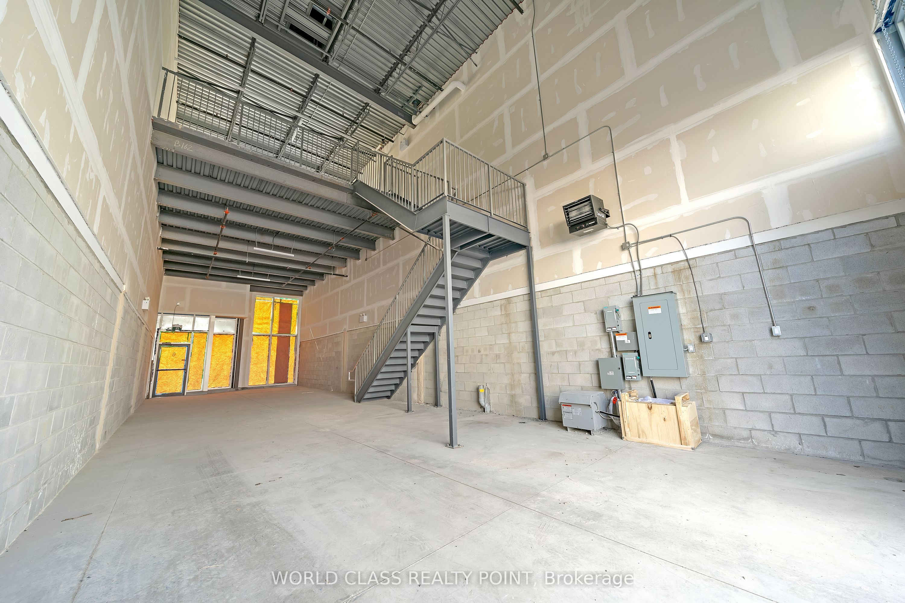 #2 - 5260 Solar Drive Property Photo 2