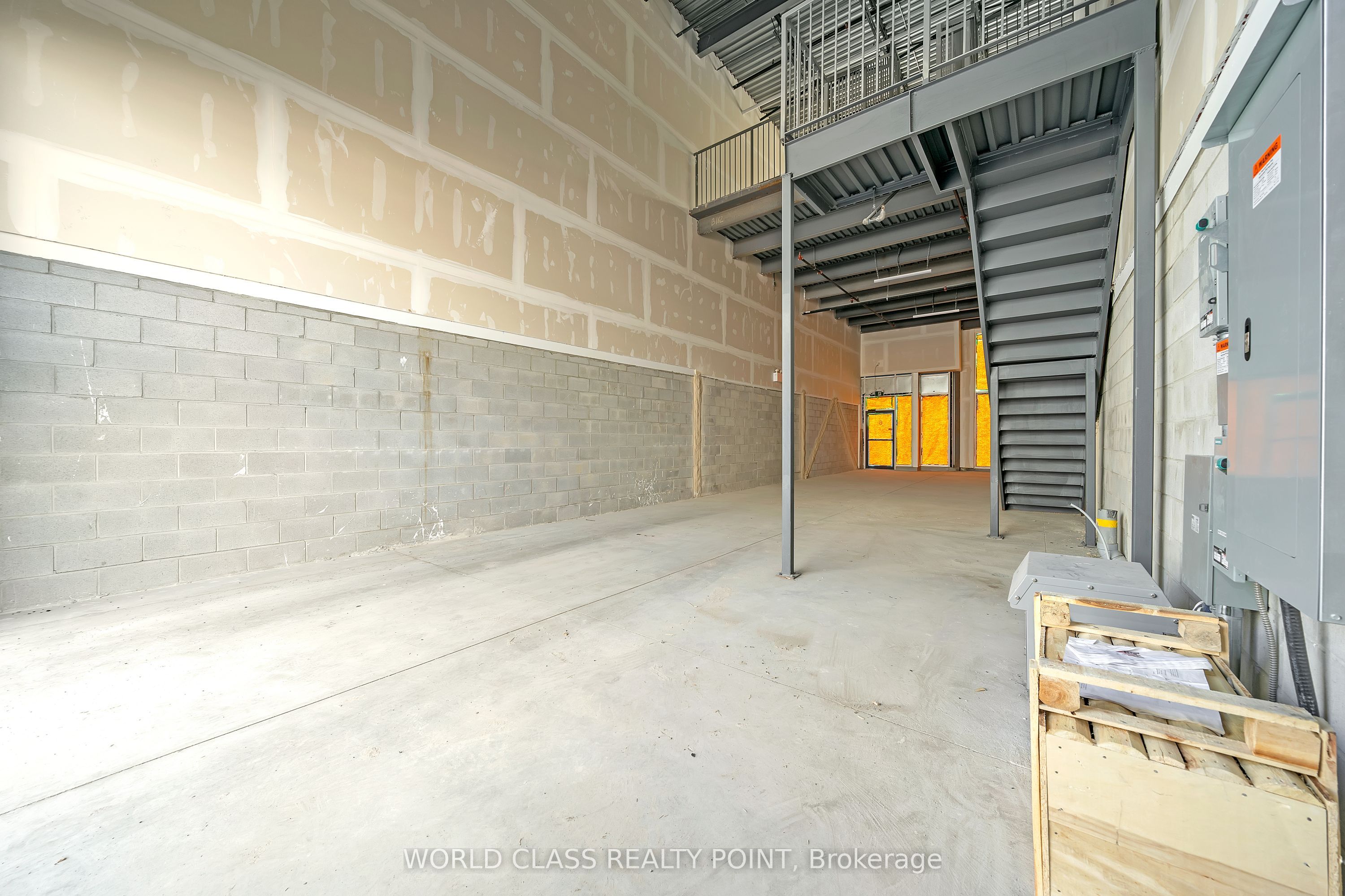 #2 - 5260 Solar Drive Property Photo 3