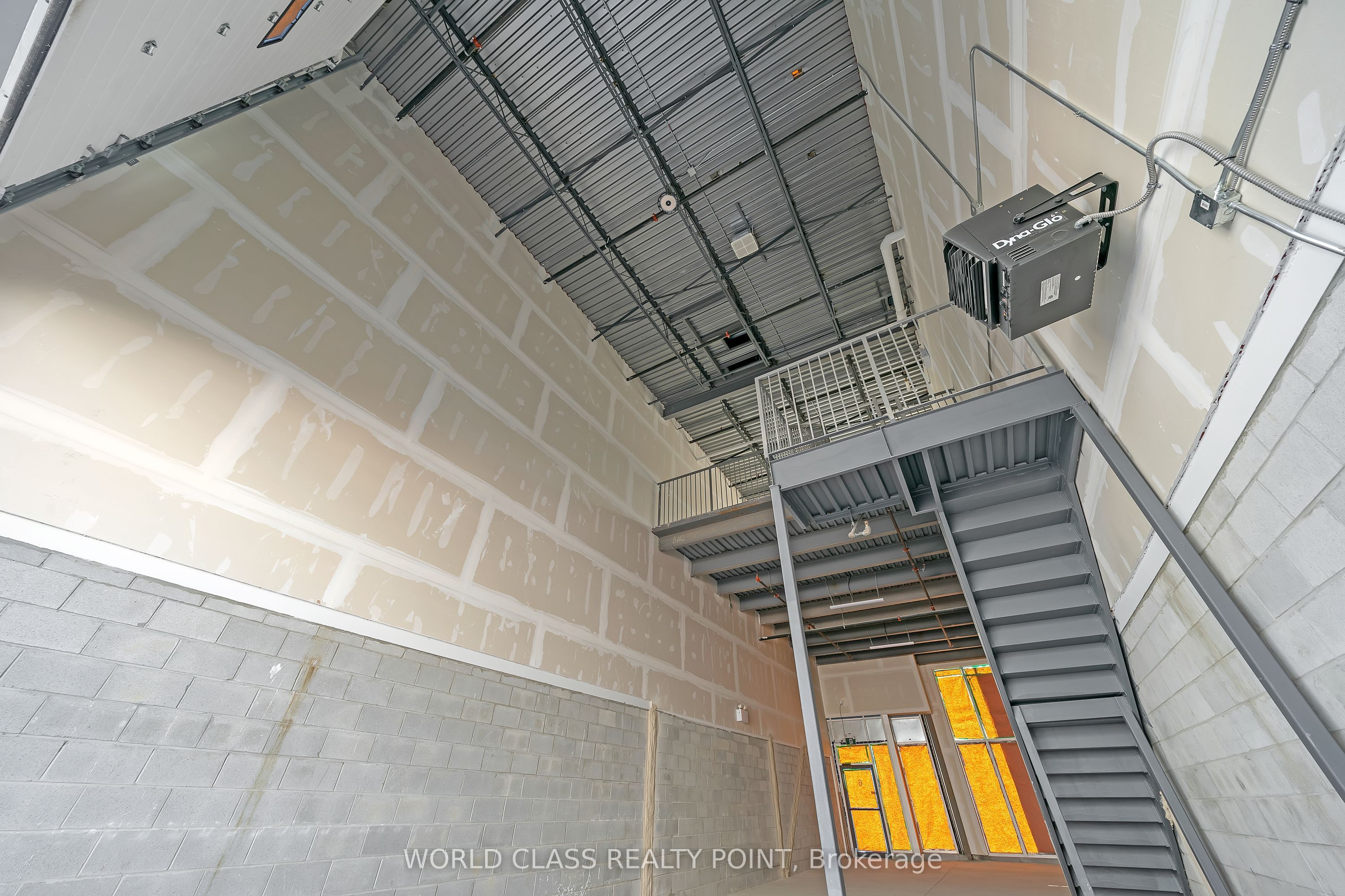 #2 - 5260 Solar Drive Property Photo 8