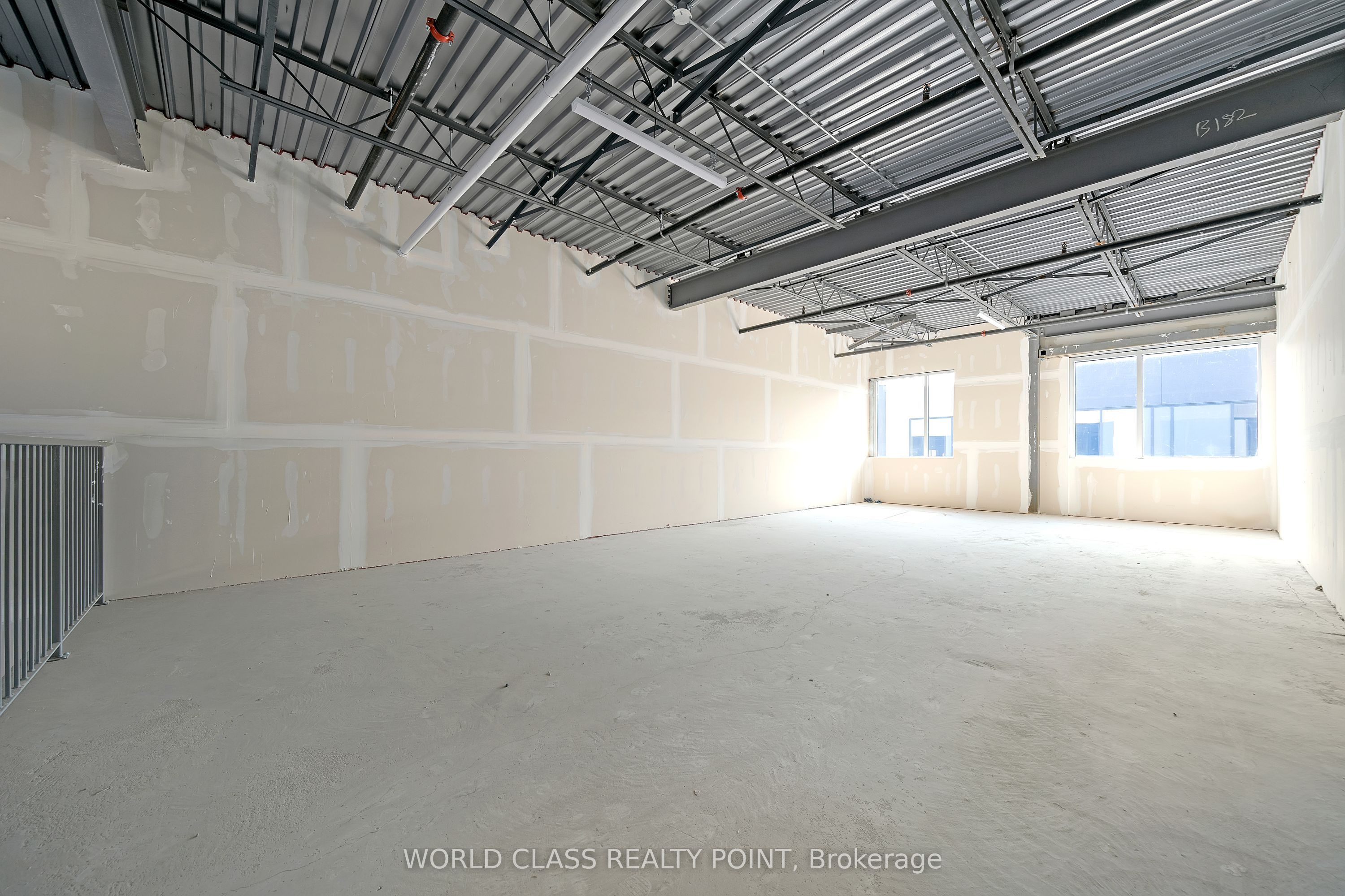 #2 - 5260 Solar Drive Property Photo 10
