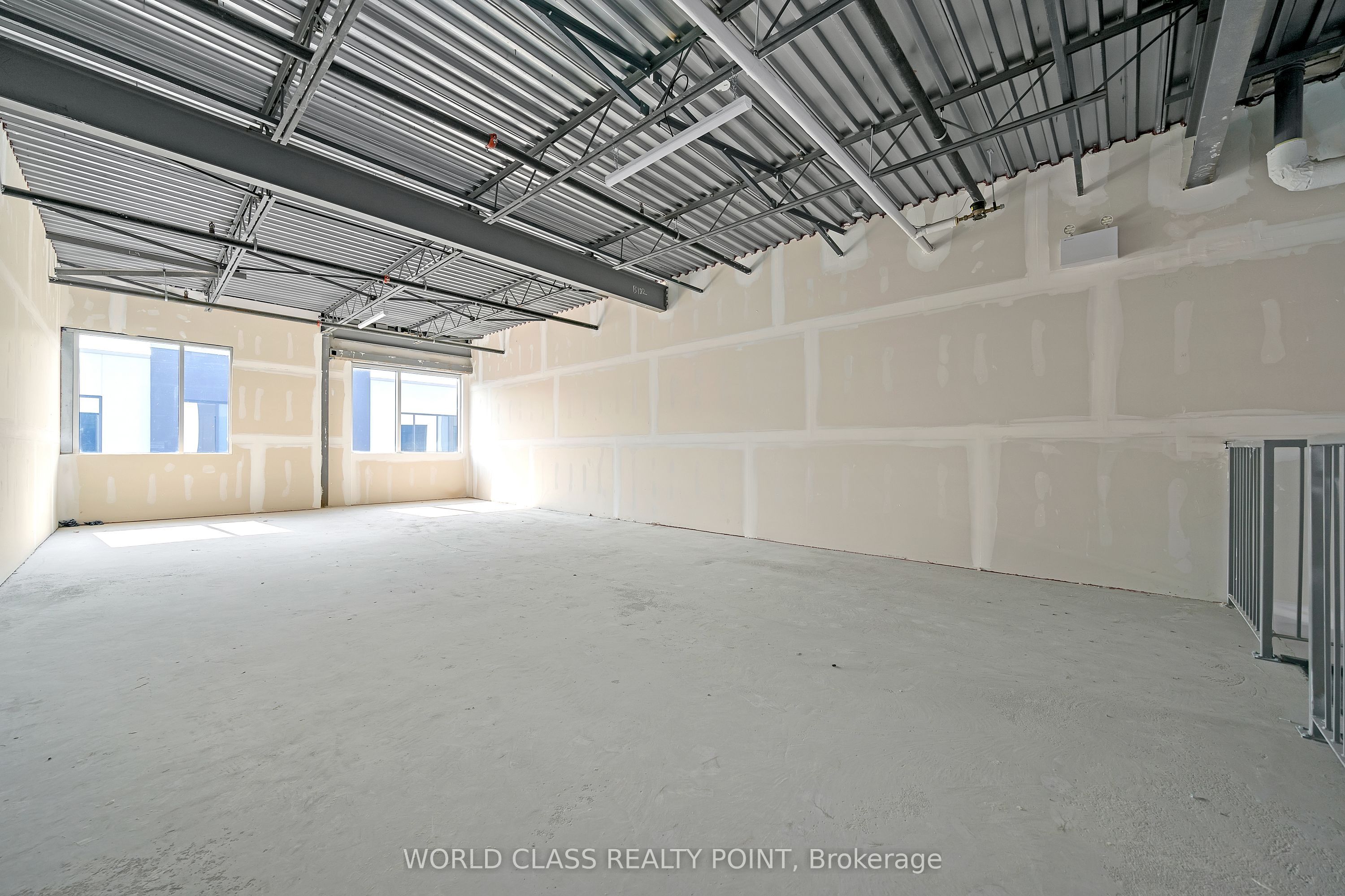 #2 - 5260 Solar Drive Property Photo 11