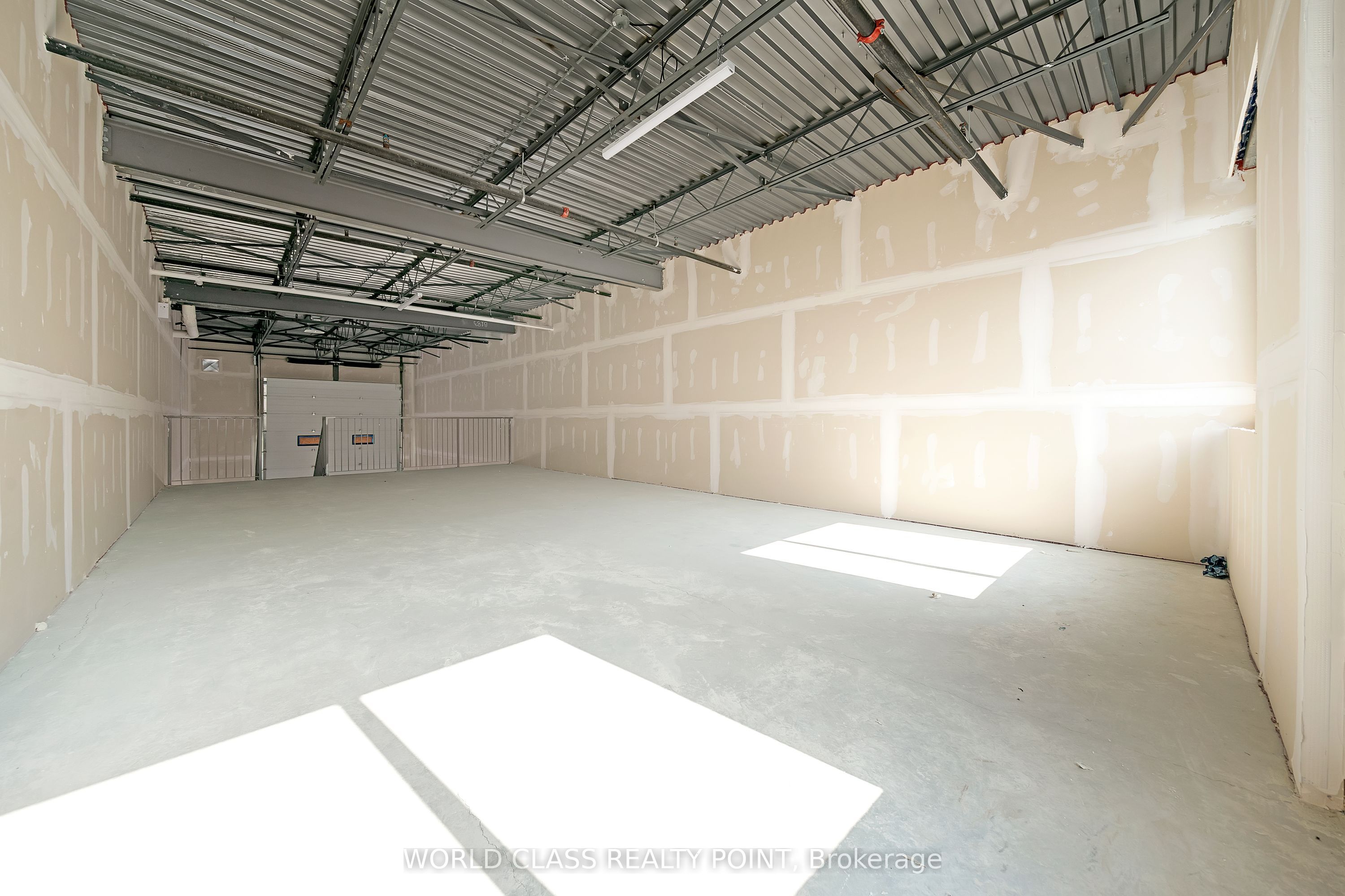 #2 - 5260 Solar Drive Property Photo 13
