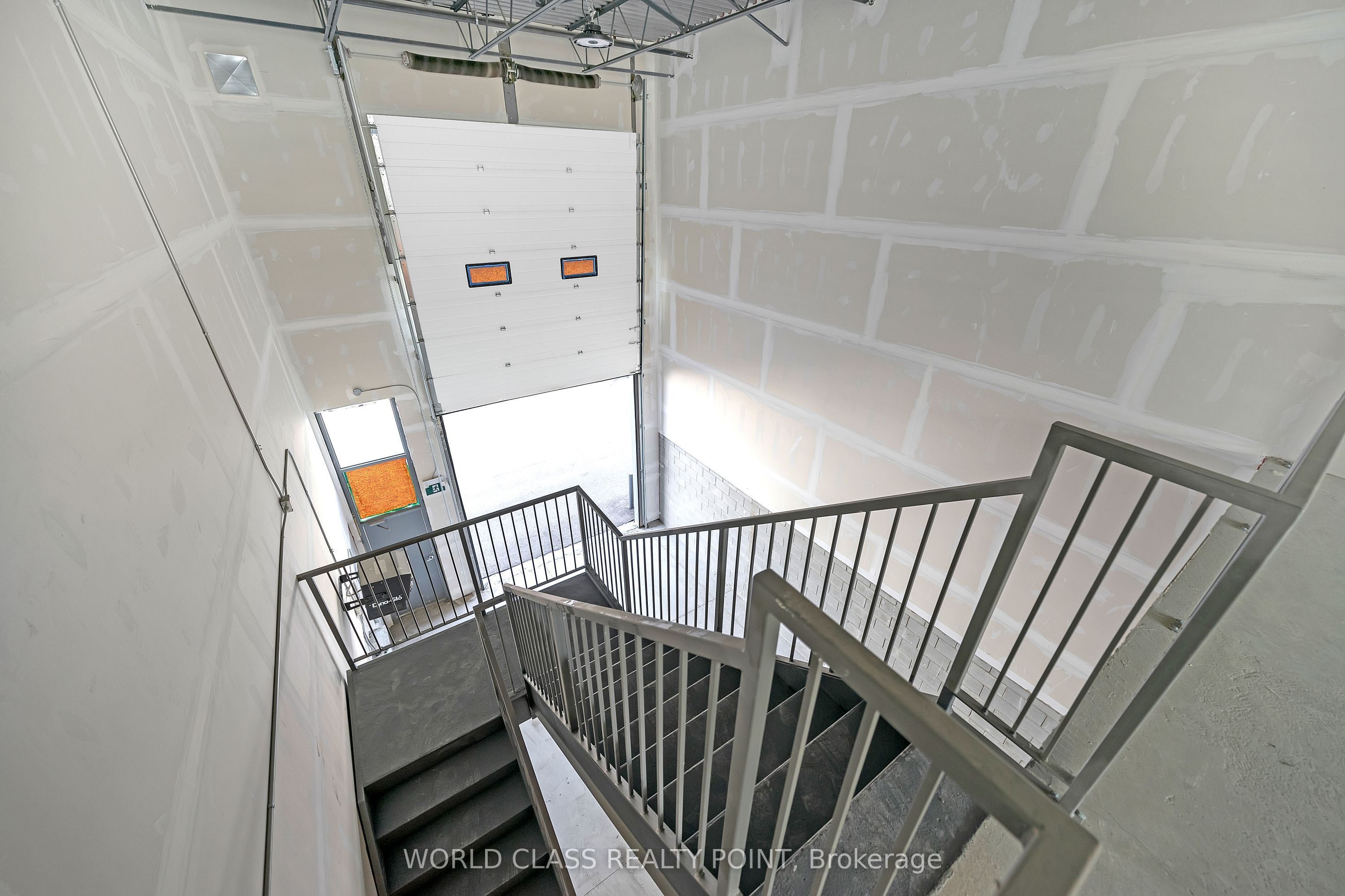 #2 - 5260 Solar Drive Property Photo 15