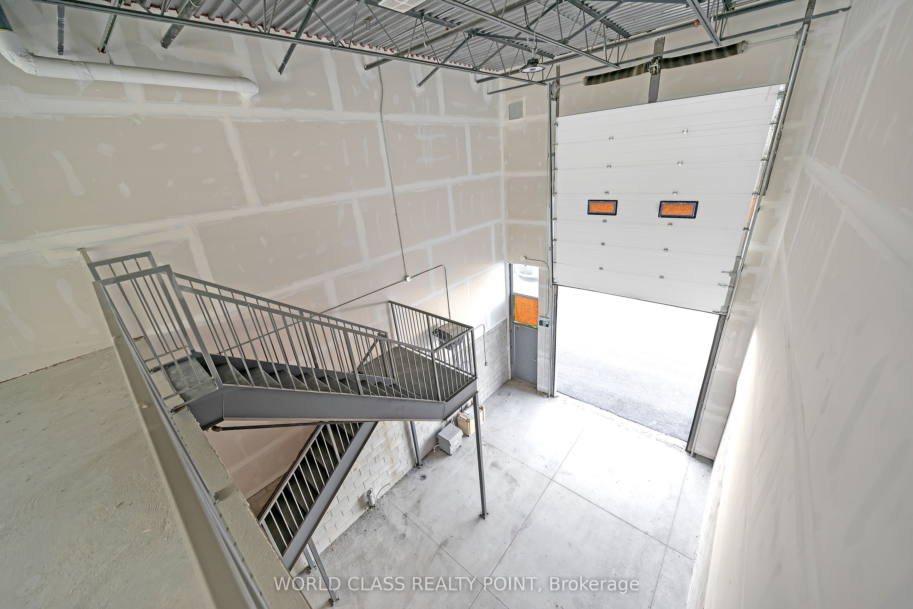 #2 - 5260 Solar Drive Property Photo 16