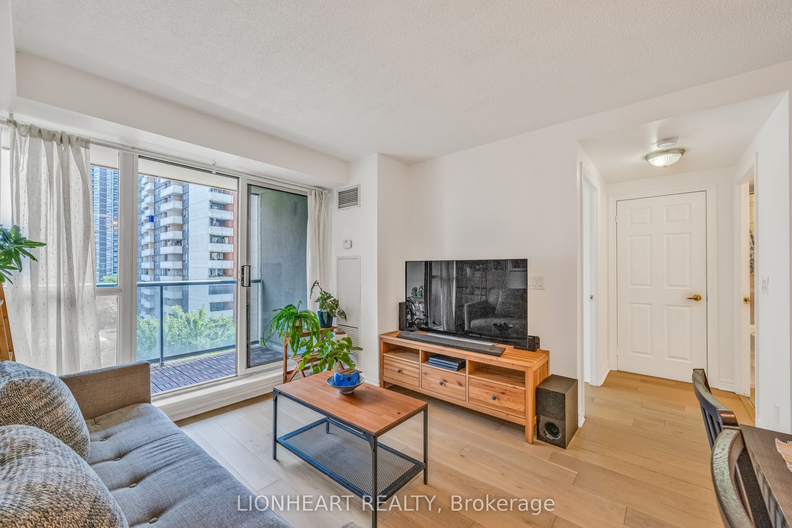 #709 - 5 Michael Power Place Property Photo 4