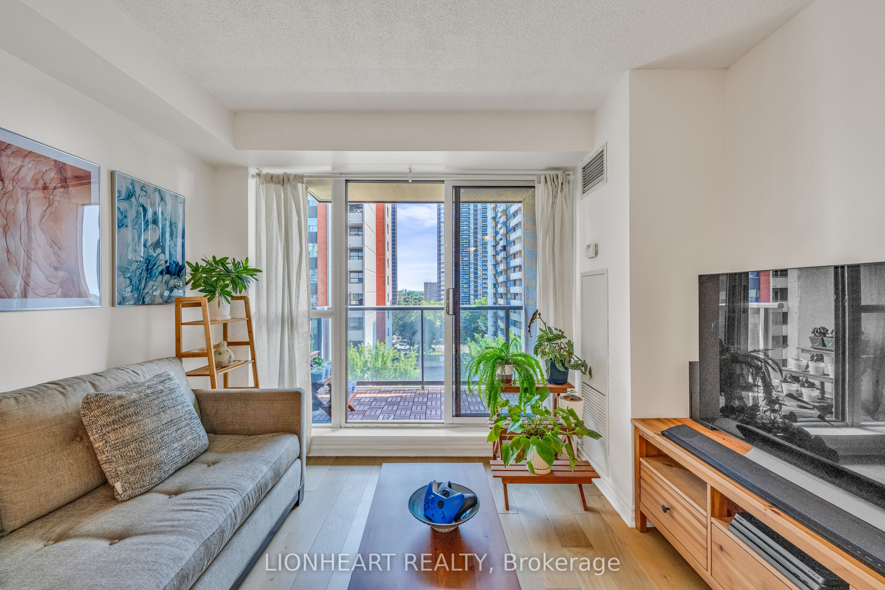 #709 - 5 Michael Power Place Property Photo 5
