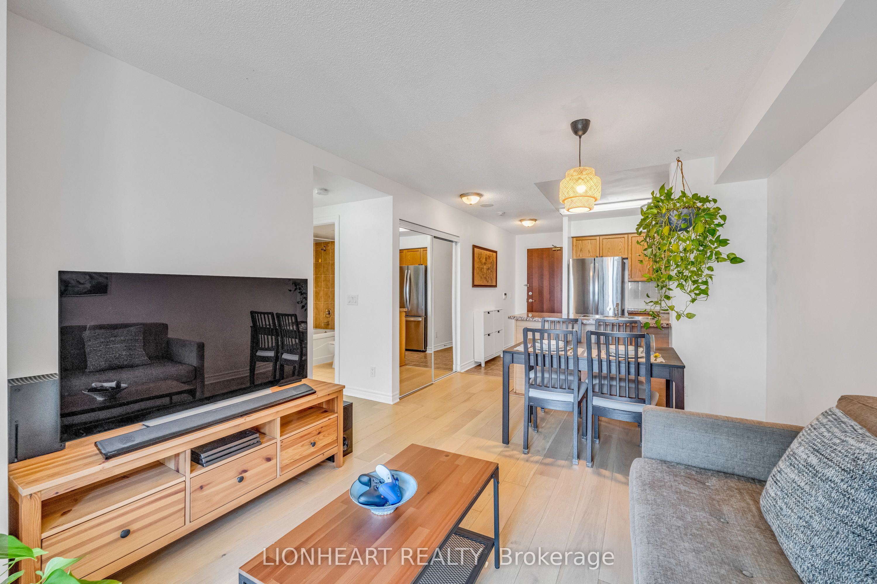 #709 - 5 Michael Power Place Property Photo 6