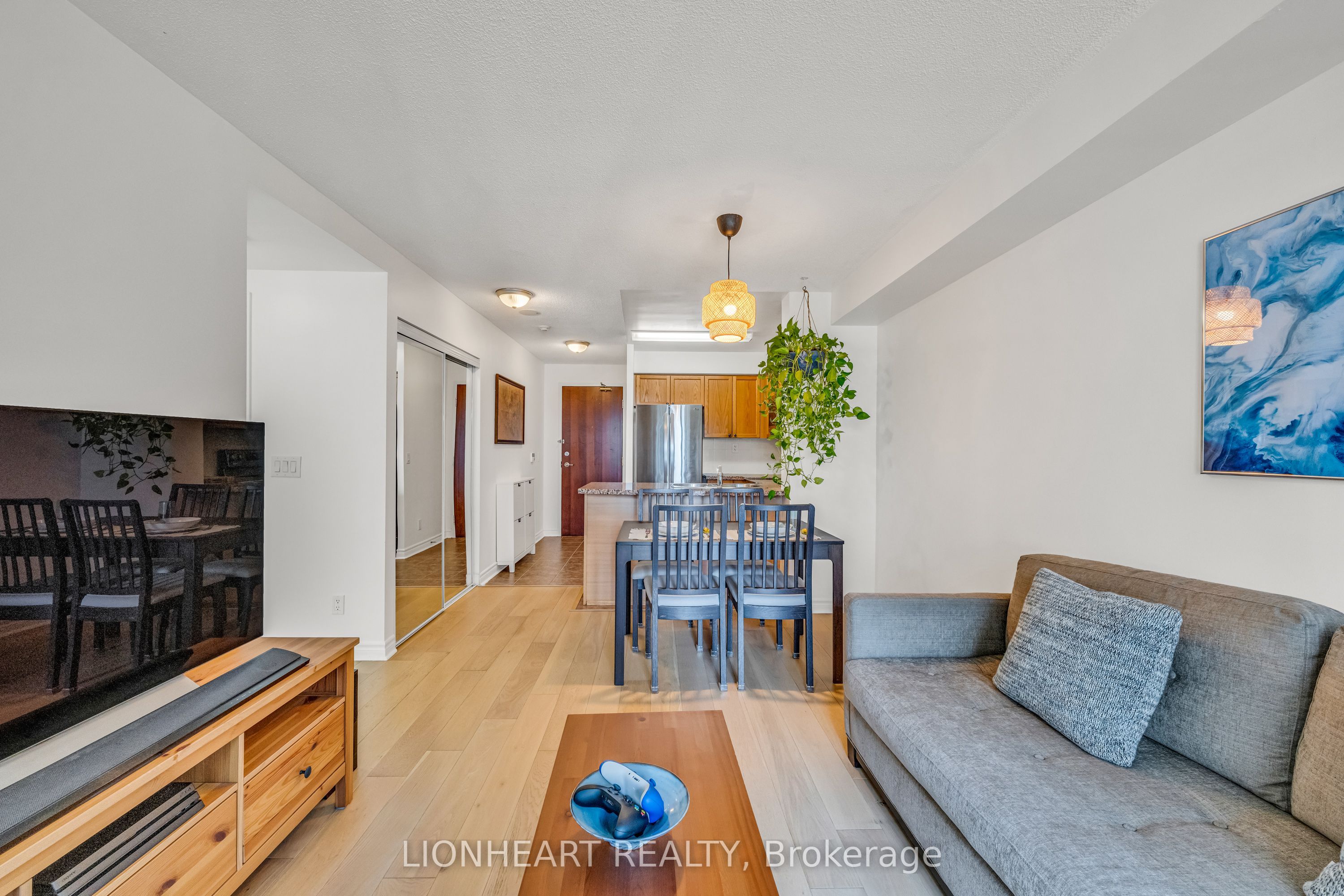 #709 - 5 Michael Power Place Property Photo 7