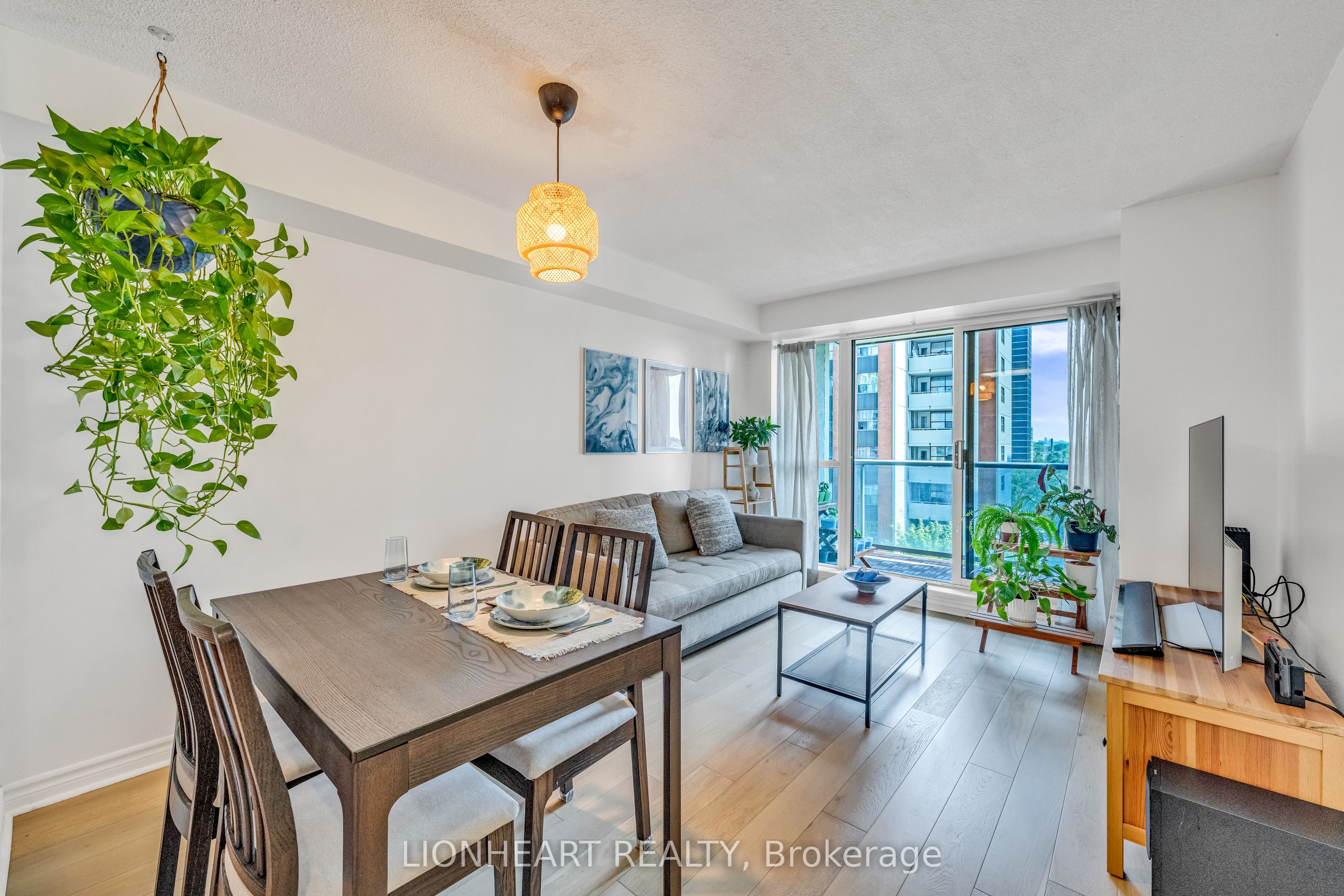 #709 - 5 Michael Power Place Property Photo 8