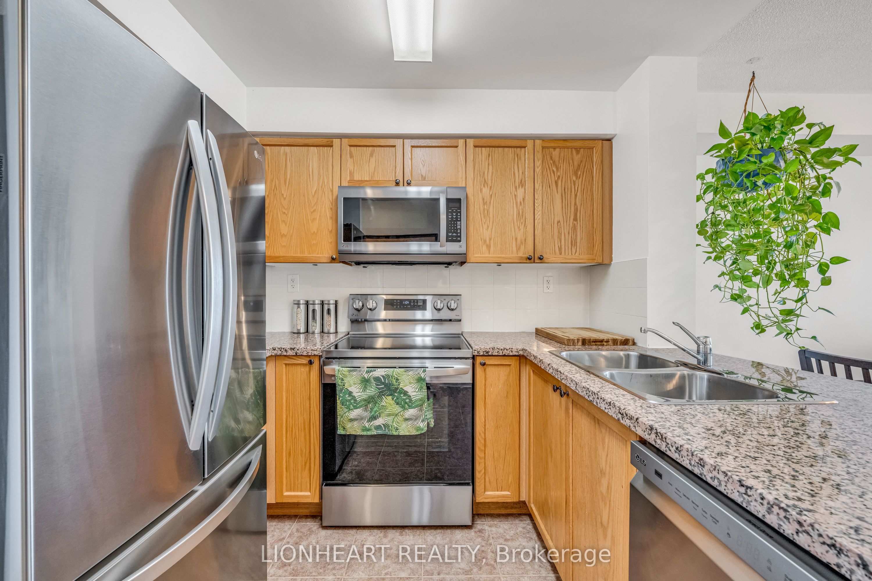 #709 - 5 Michael Power Place Property Photo 10