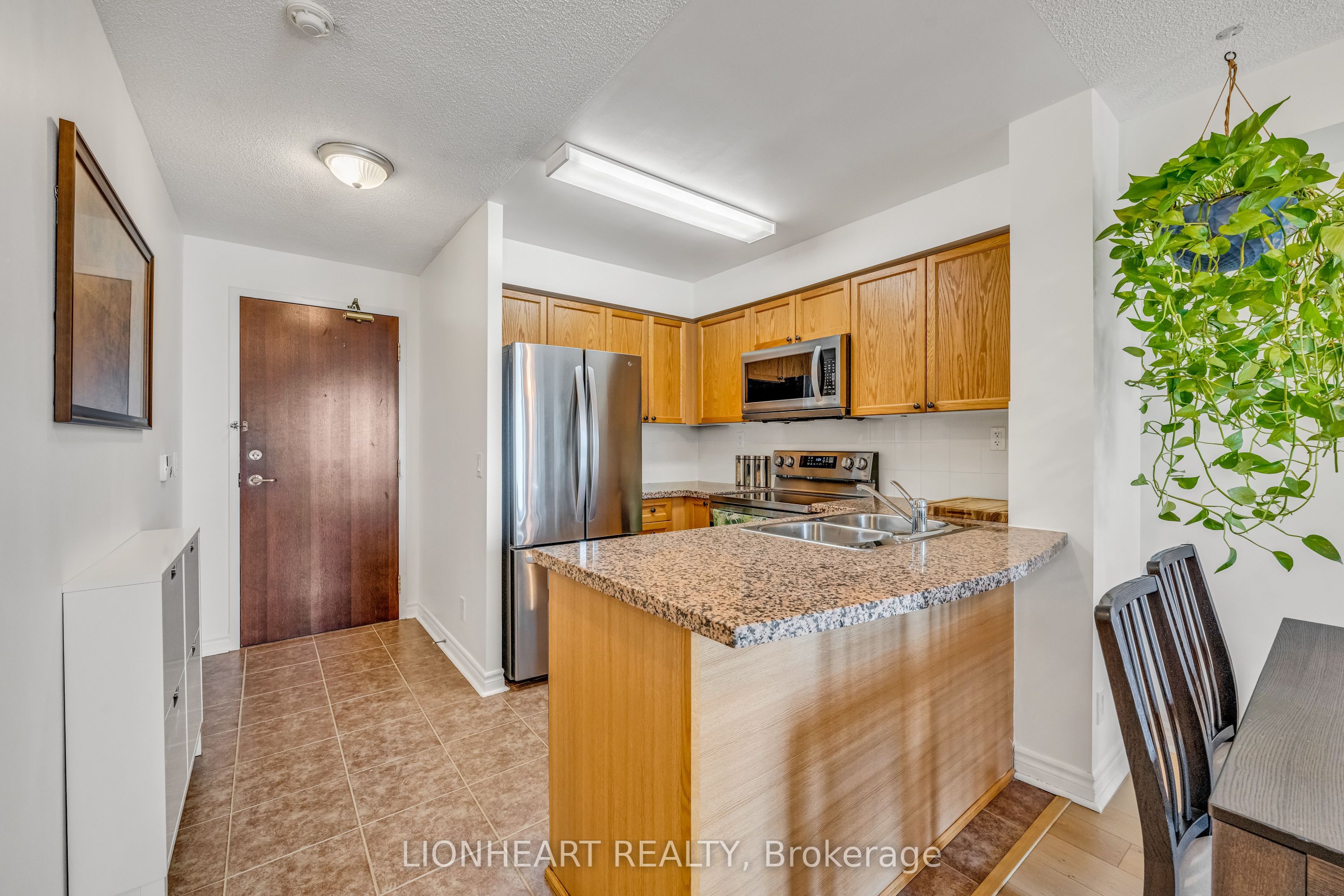 #709 - 5 Michael Power Place Property Photo 12