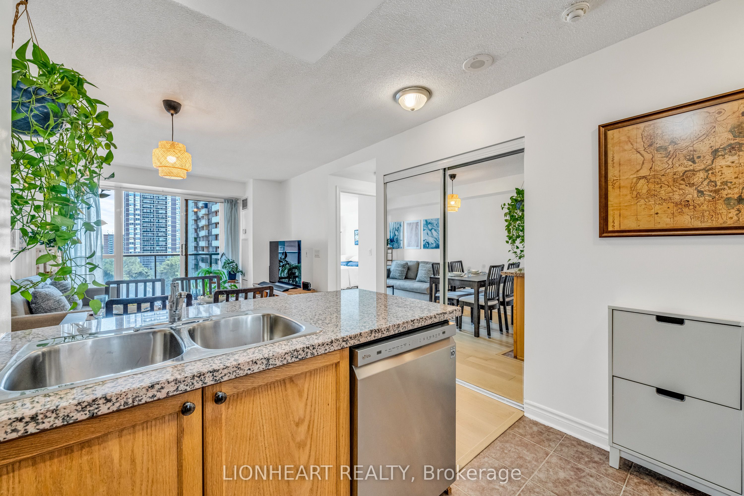 #709 - 5 Michael Power Place Property Photo 14