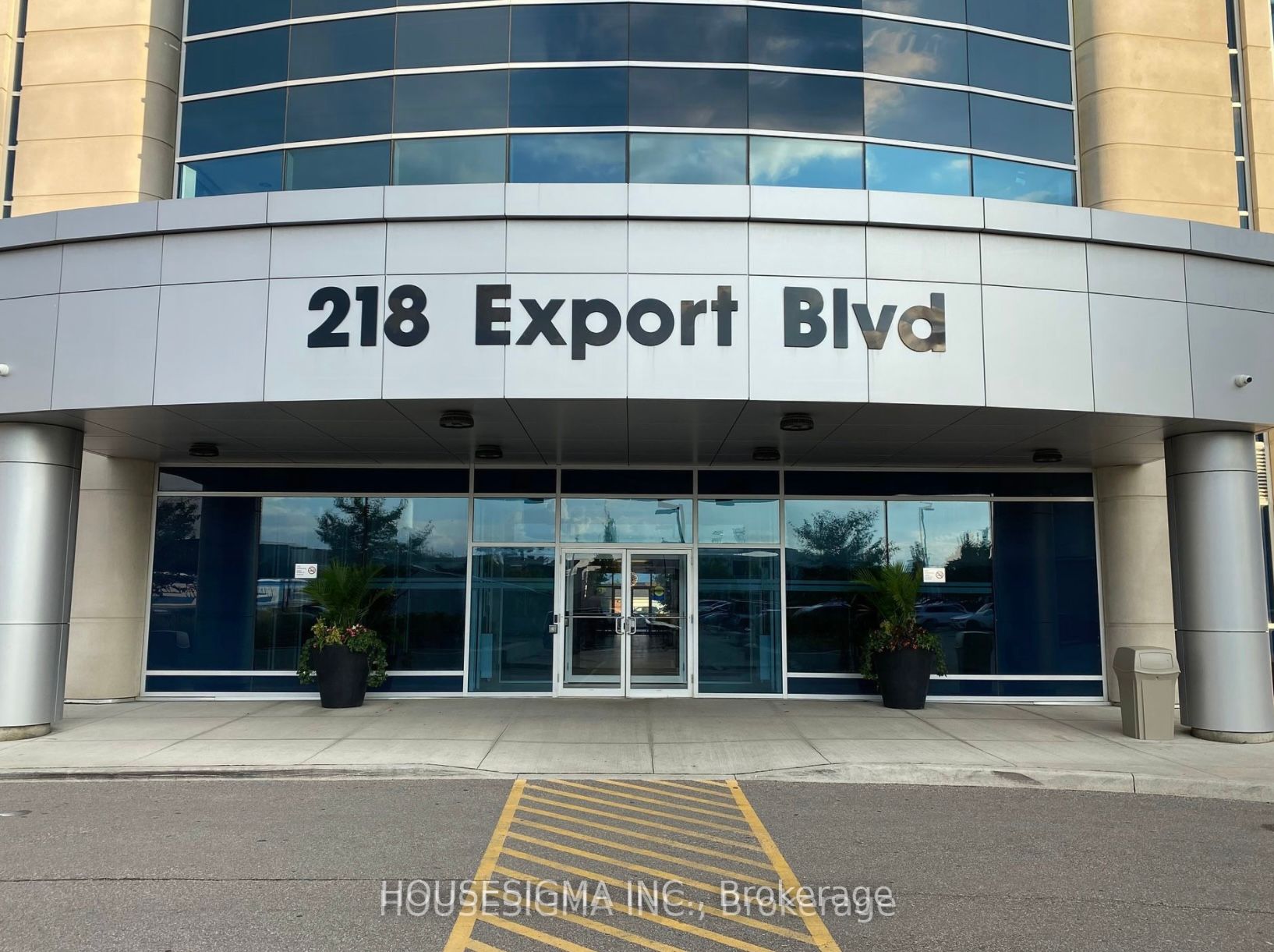 #103 - 218 Export Boulevard Property Photo 3