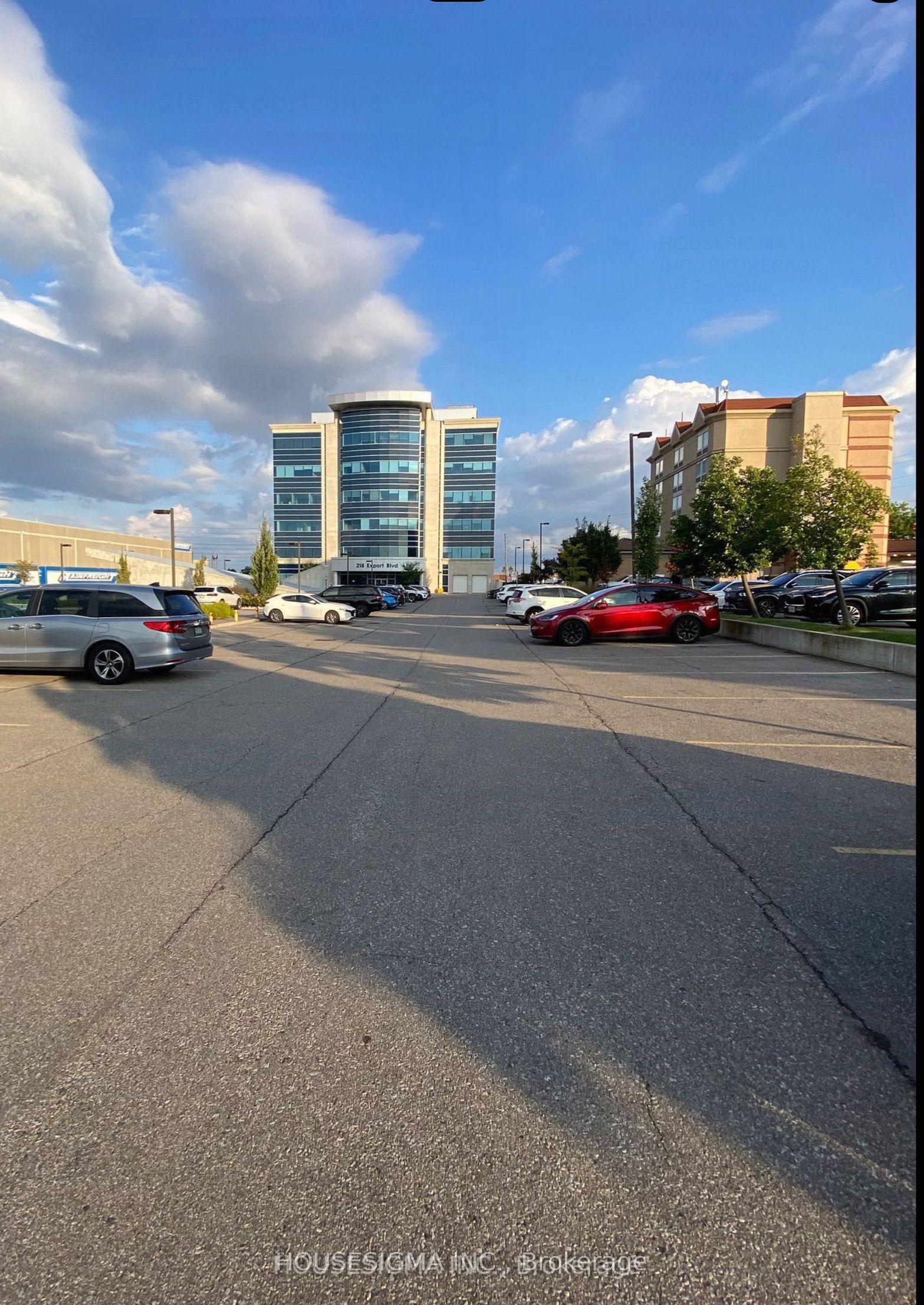 #103 - 218 Export Boulevard Property Photo 19