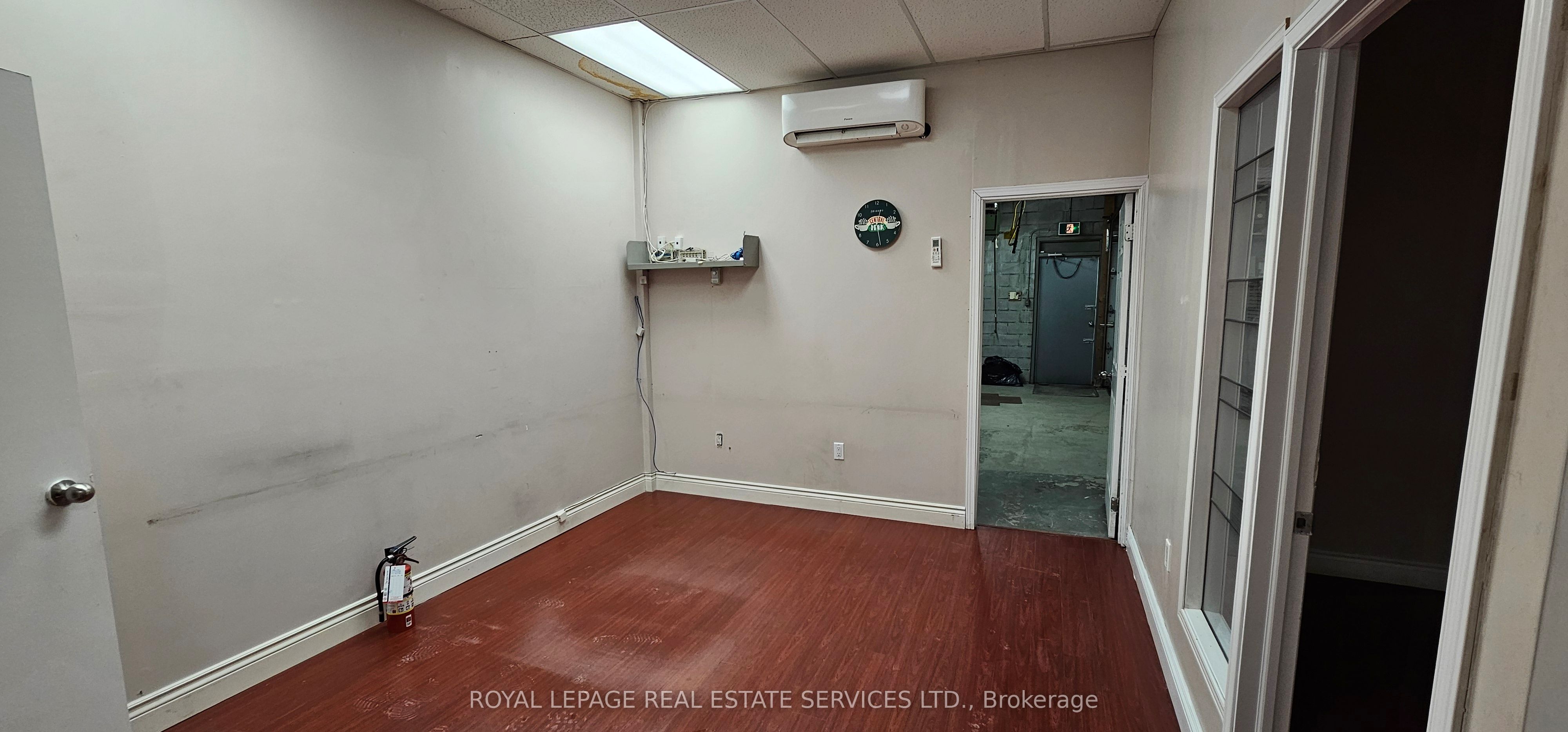2355 Derry Rd E Property Photo 13