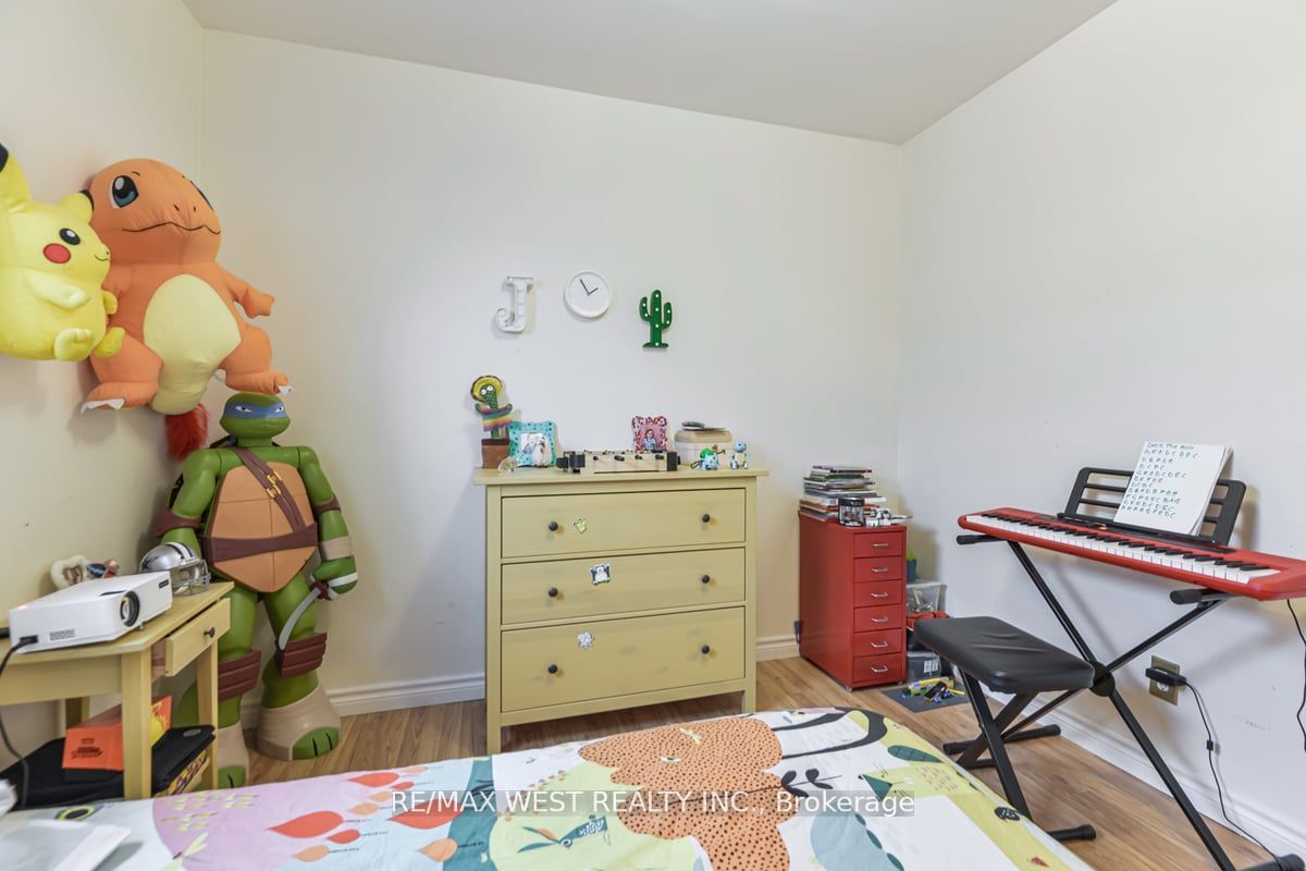 32 Holmesdale Road Property Photo 26