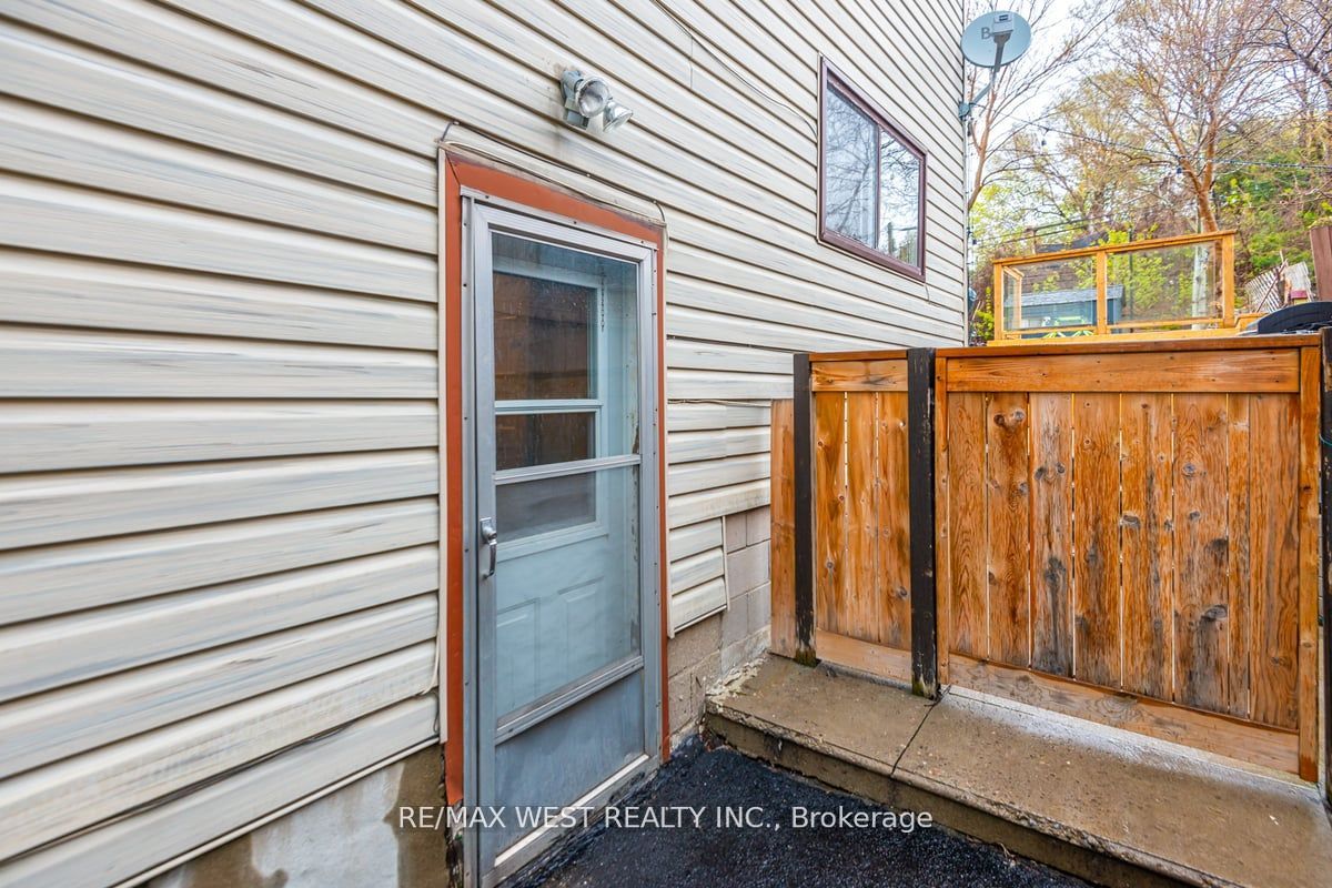 32 Holmesdale Road Property Photo 29