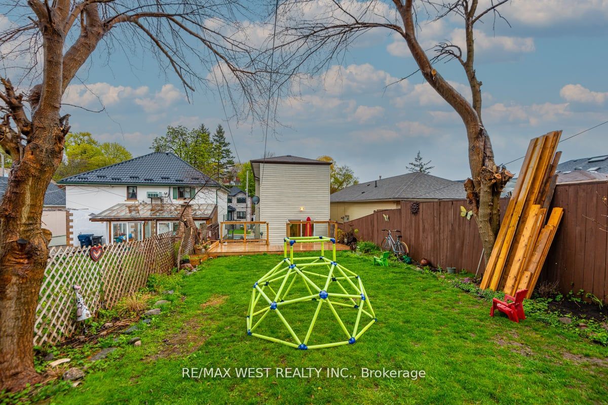 32 Holmesdale Road Property Photo 35