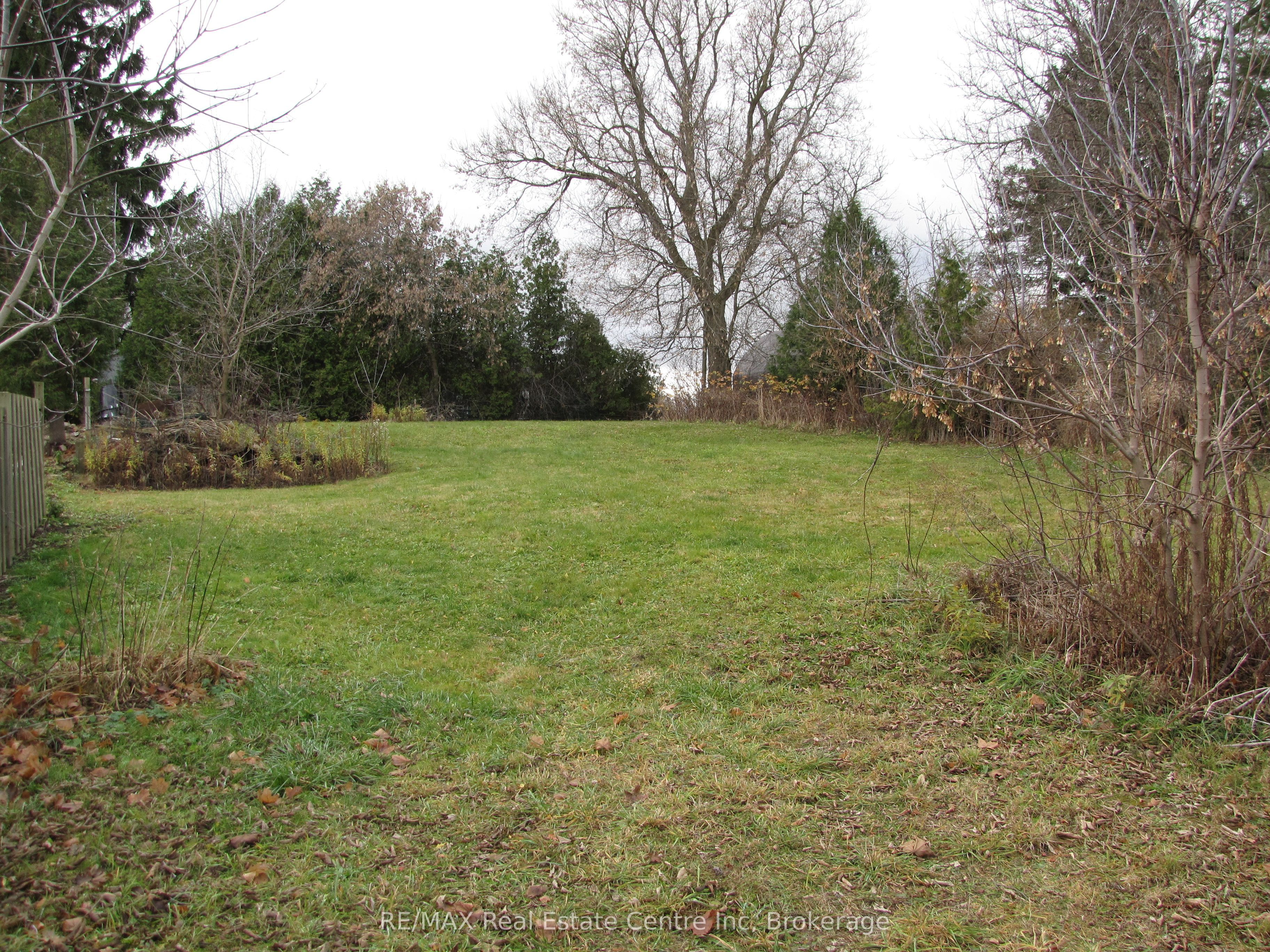 11008 1st Line Property Photo