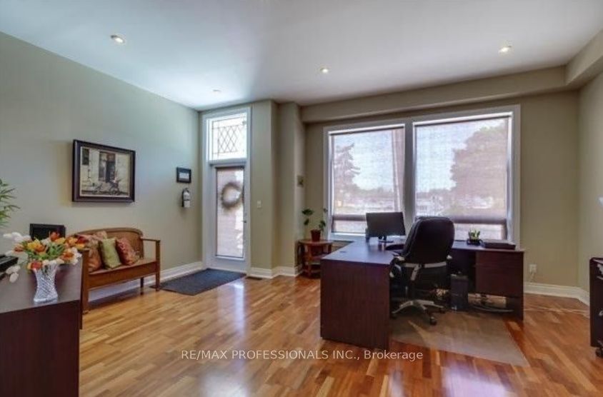 114 Bronte Rd Property Photo 2