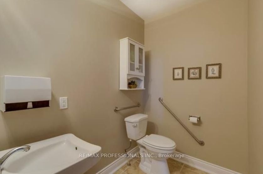 114 Bronte Rd Property Photo 5