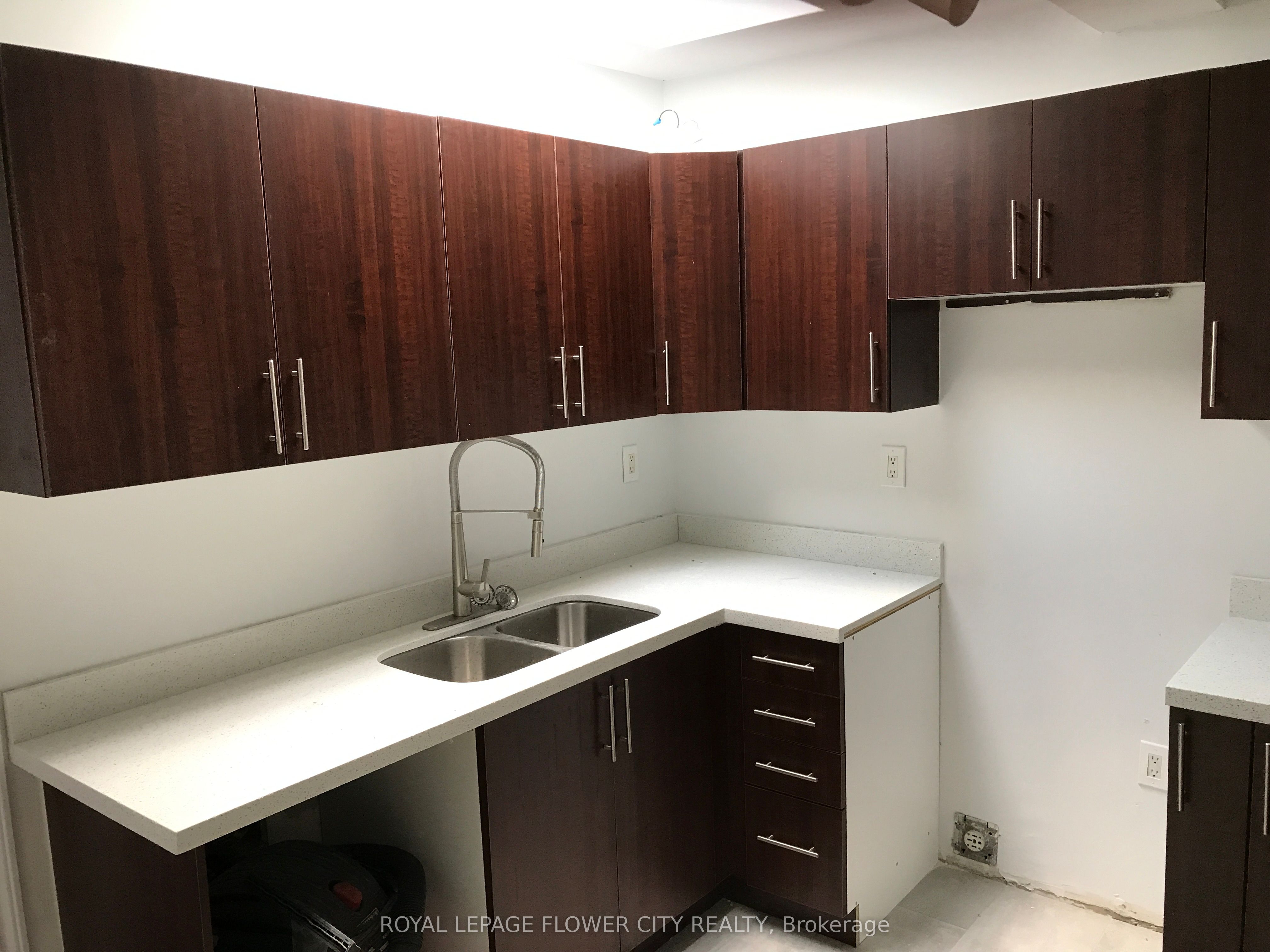 1188 Weston Road Property Photo 3