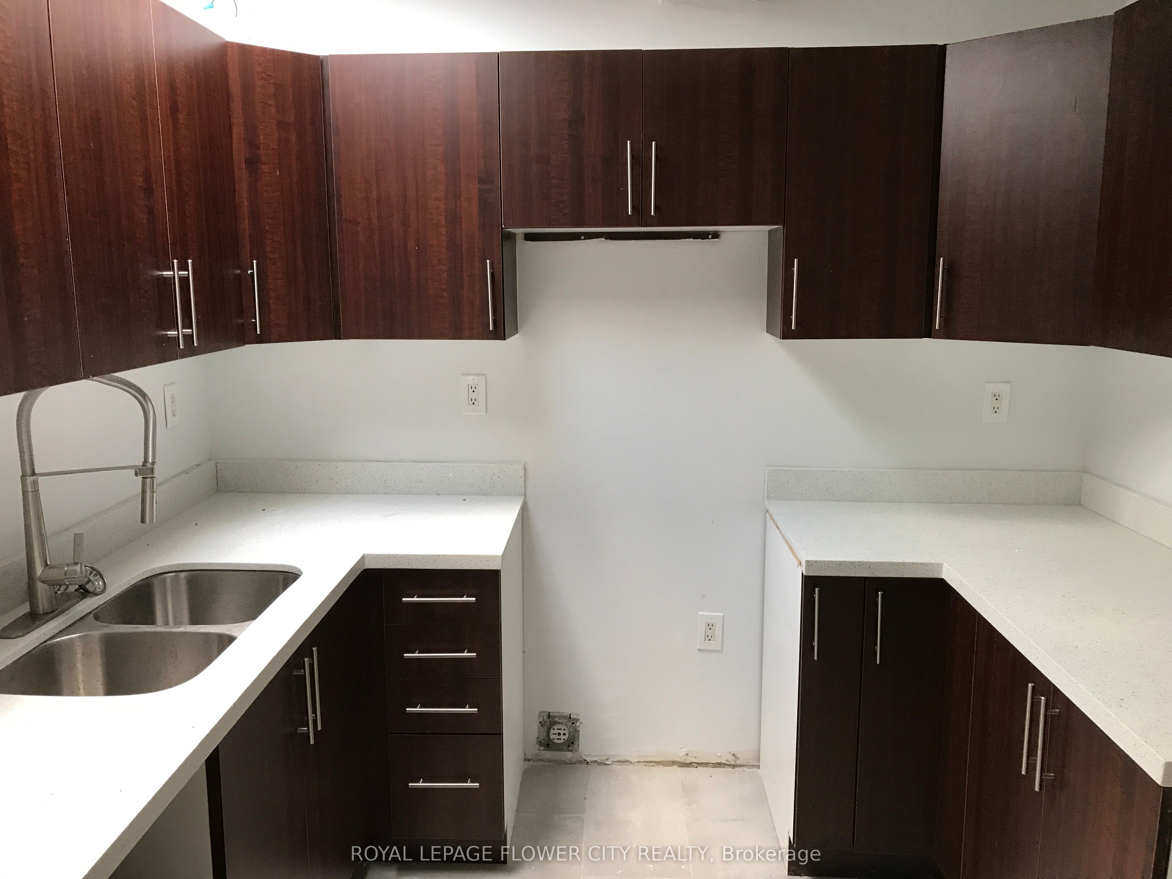 1188 Weston Road Property Photo 4