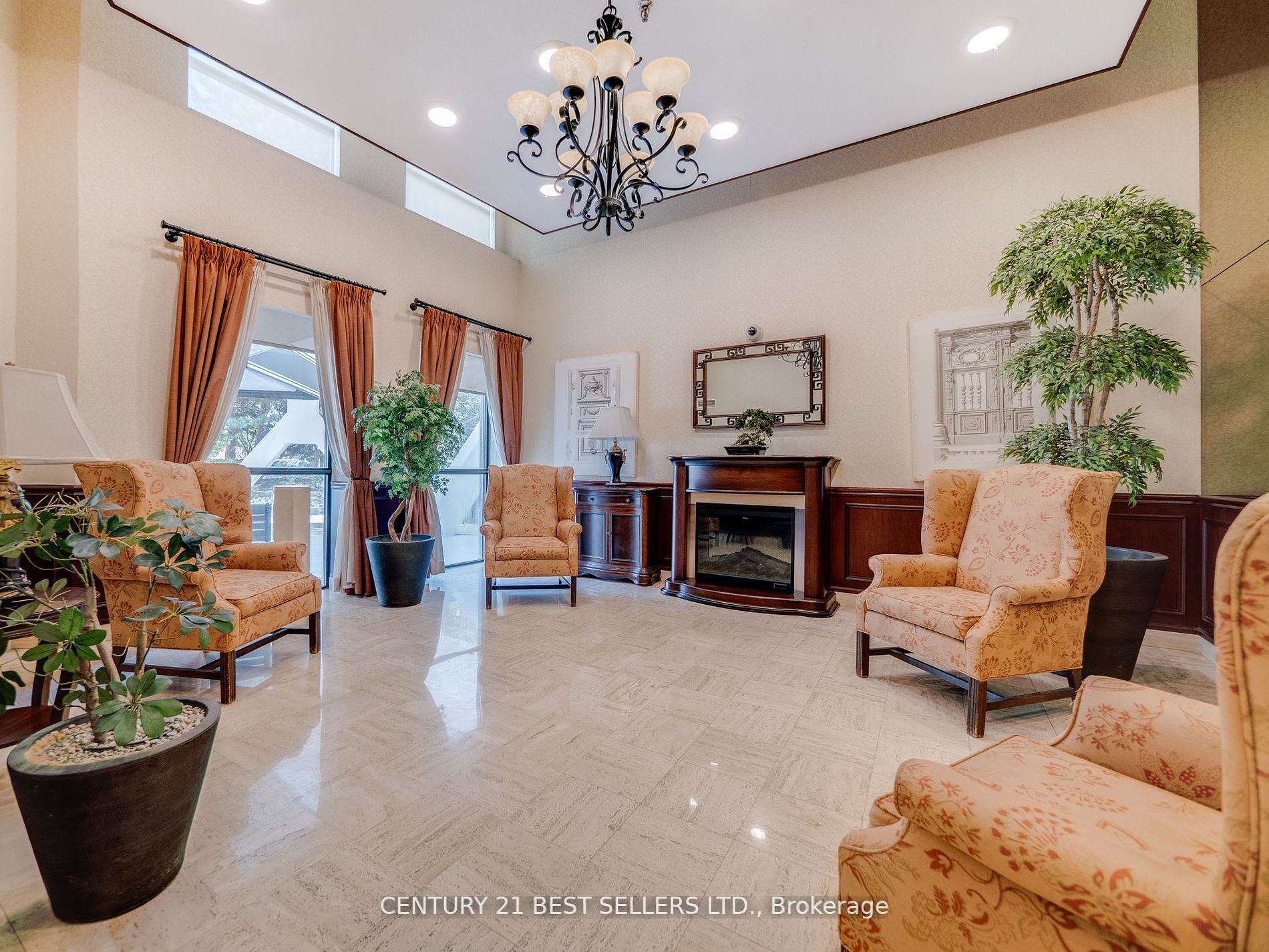 3650 Kaneff Cres Property Photo 5