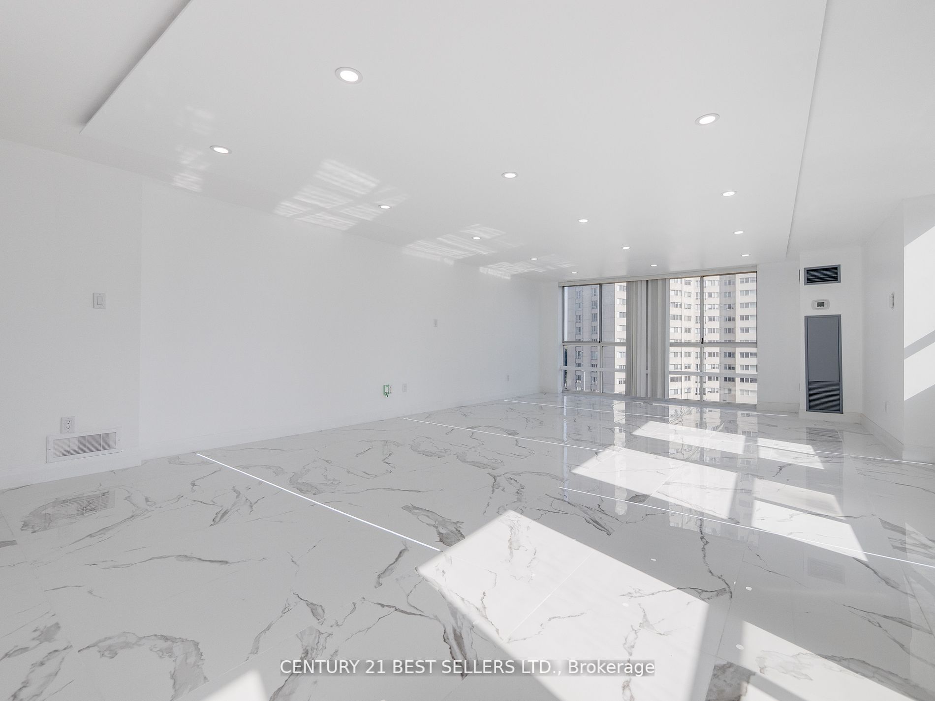 3650 Kaneff Cres Property Photo 11