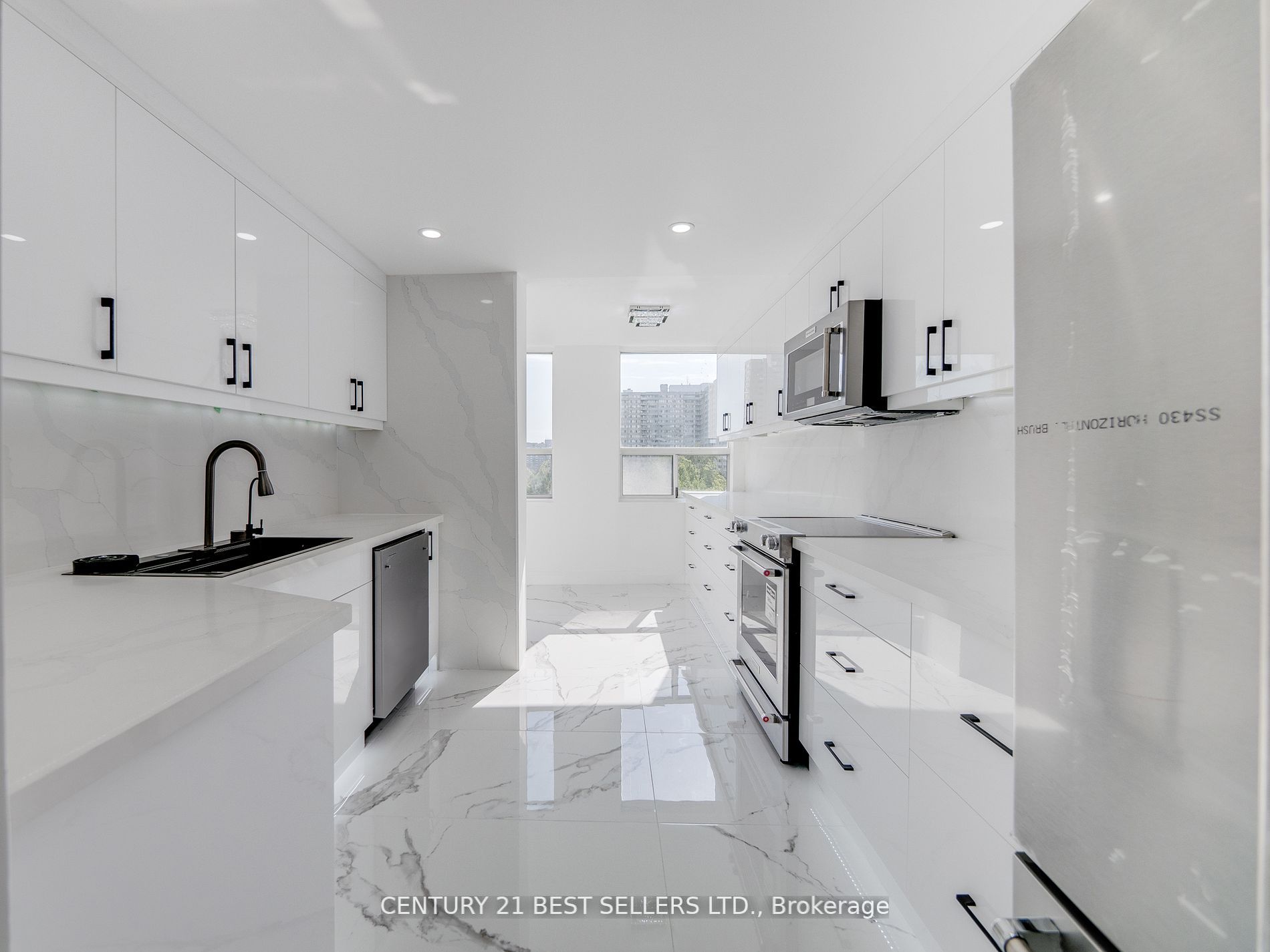 3650 Kaneff Cres Property Photo 13