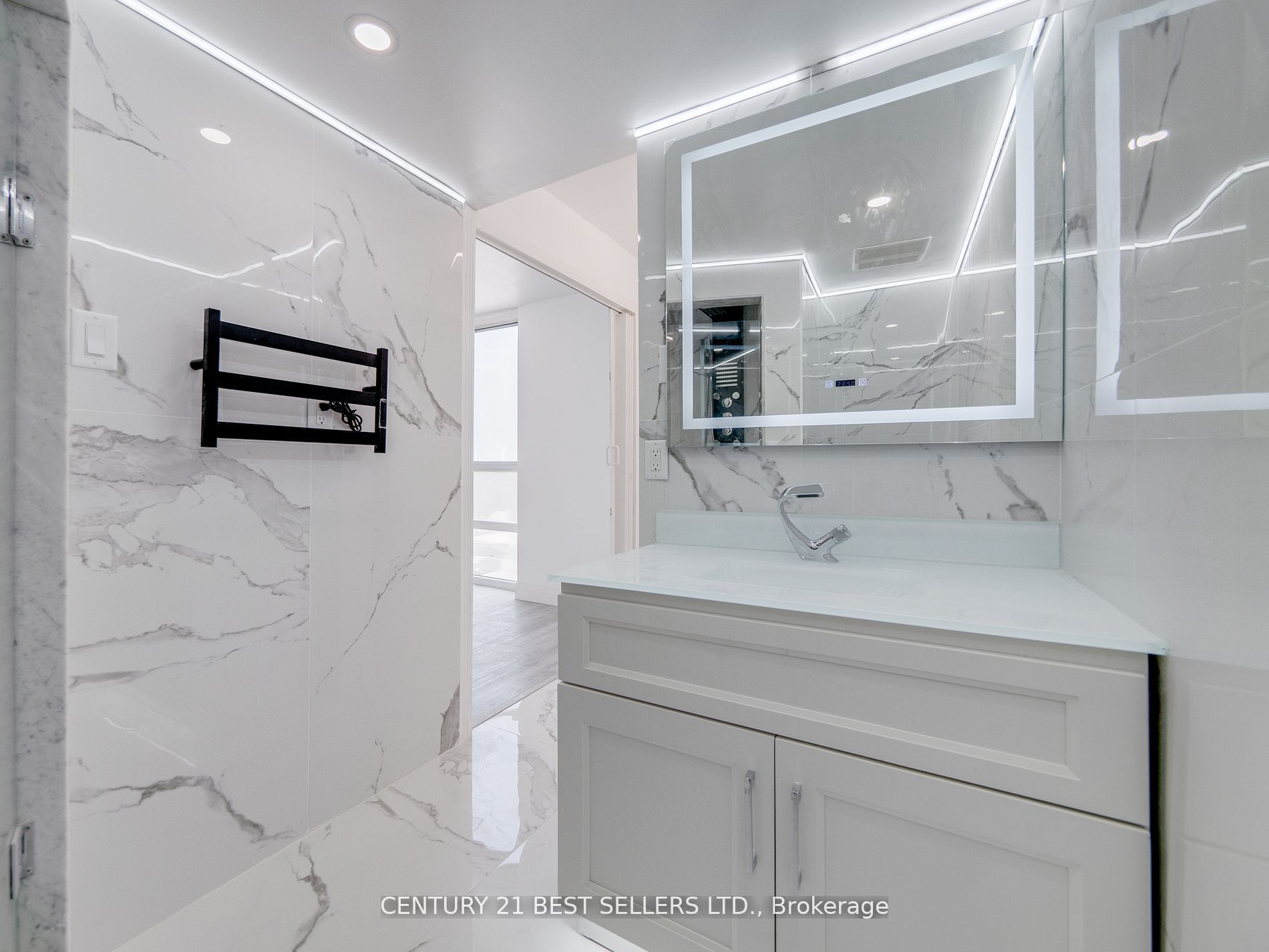 3650 Kaneff Cres Property Photo 29