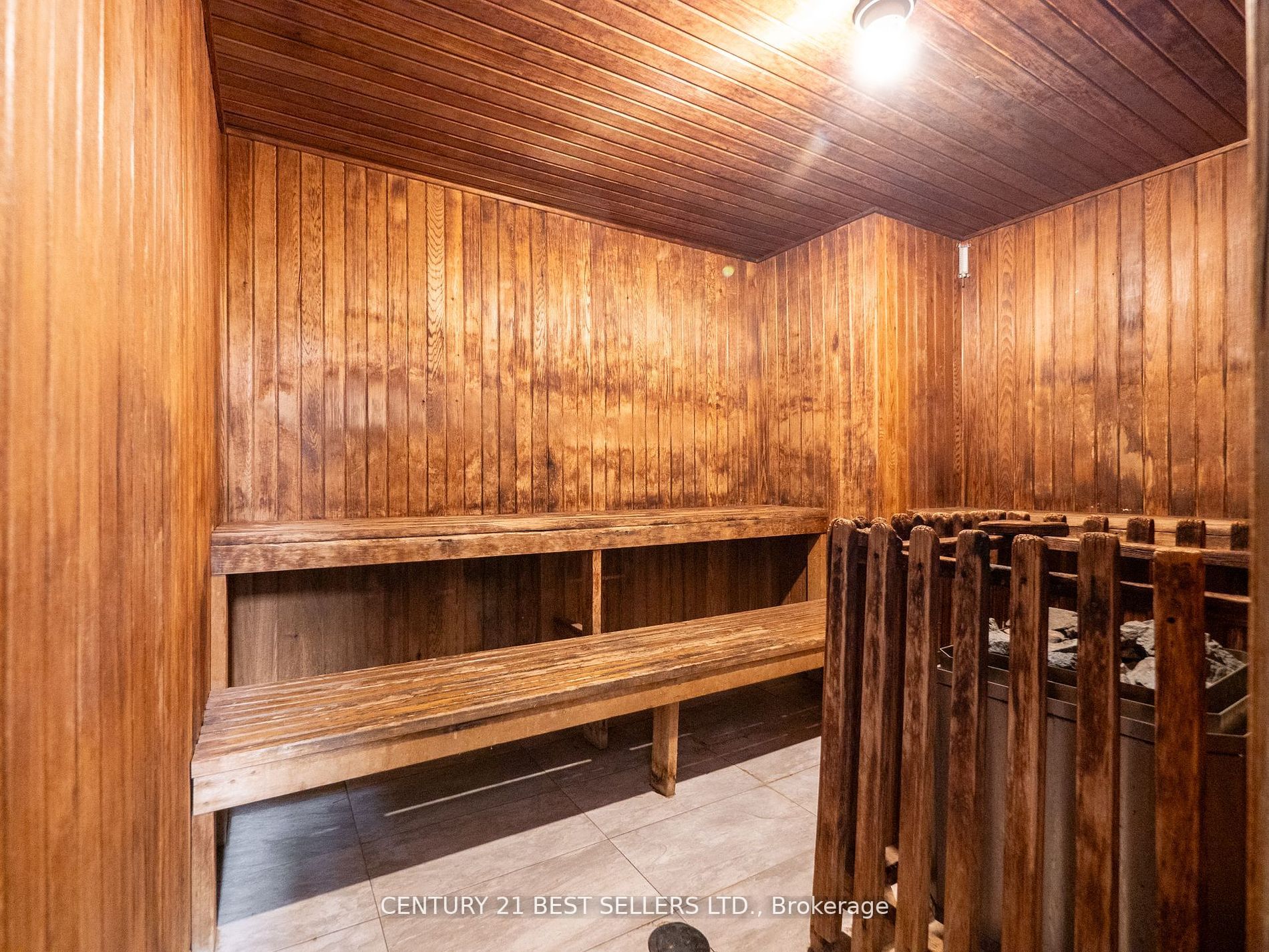 3650 Kaneff Cres Property Photo 38
