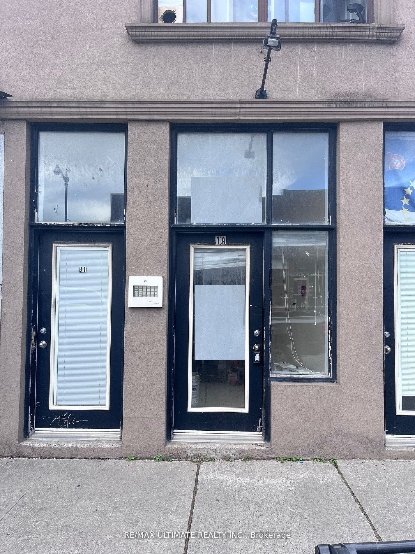 #1a - 3325 Dundas Street Property Photo 1