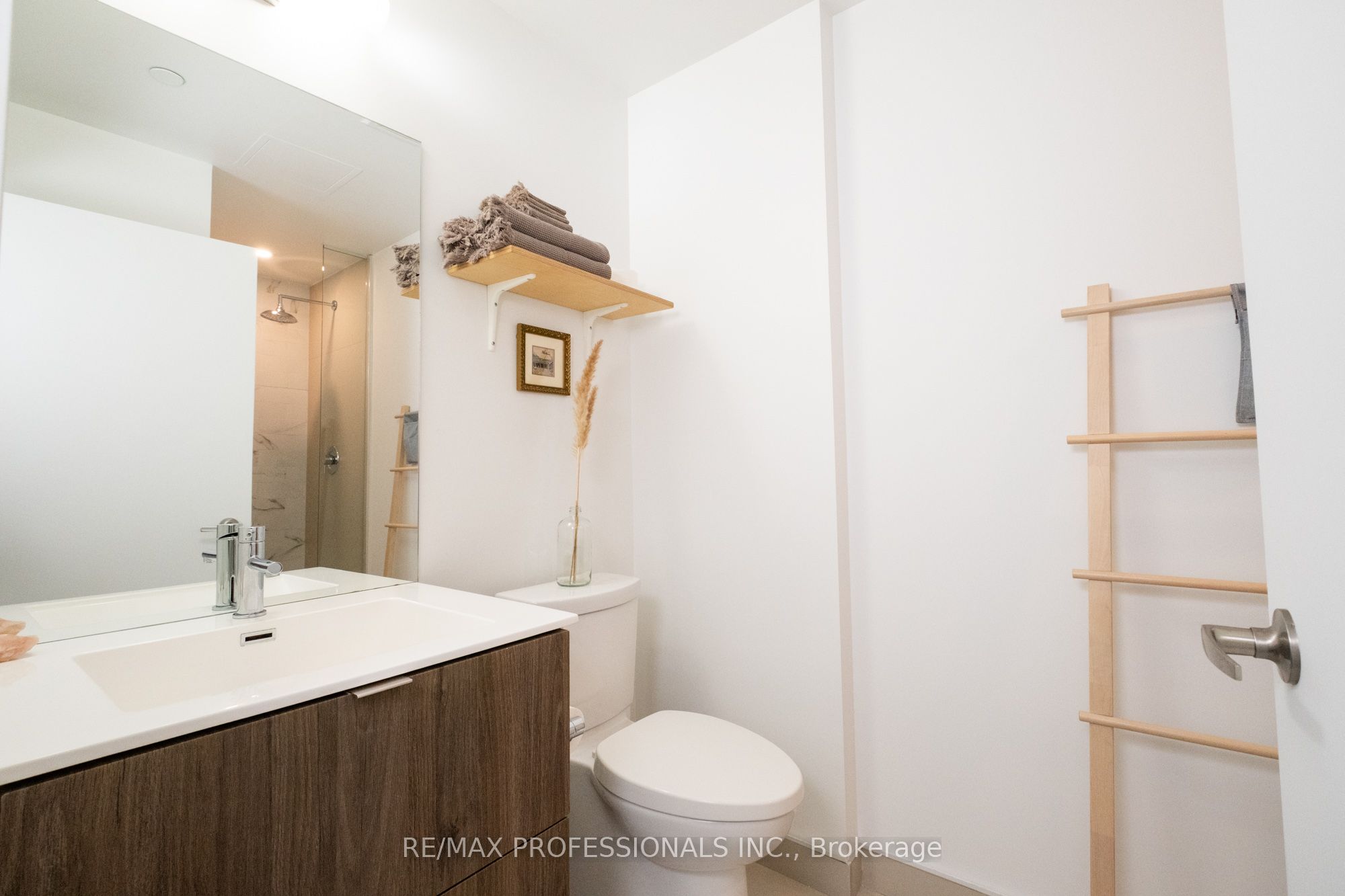 #207 - 8 Ann Street Property Photo 17