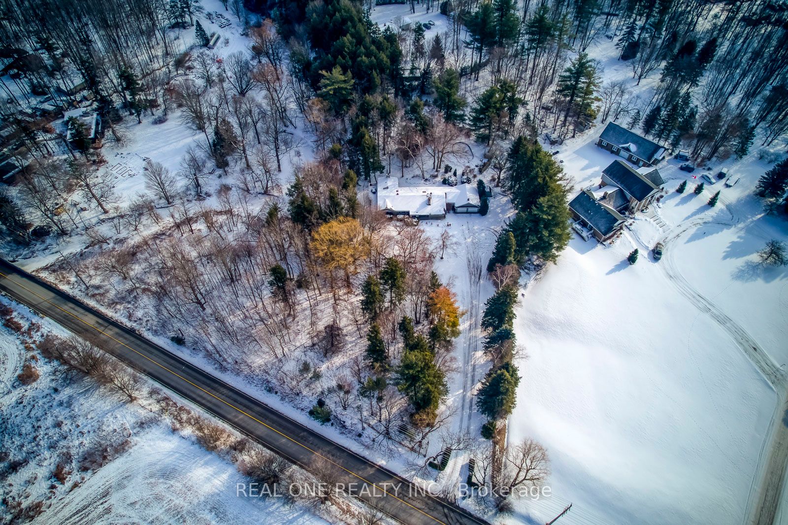 9416 5 Side Road Property Photo