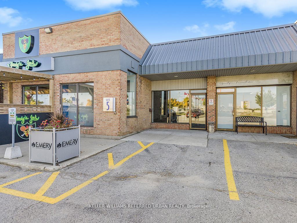 #5 - 2201 Finch Avenue Property Photo 4