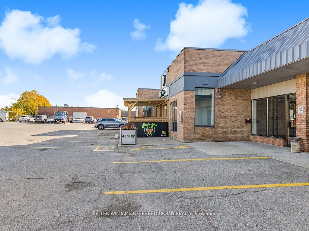 #5 - 2201 Finch Avenue Property Photo 9