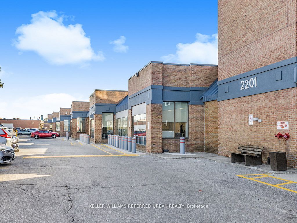 #5 - 2201 Finch Avenue Property Photo 11