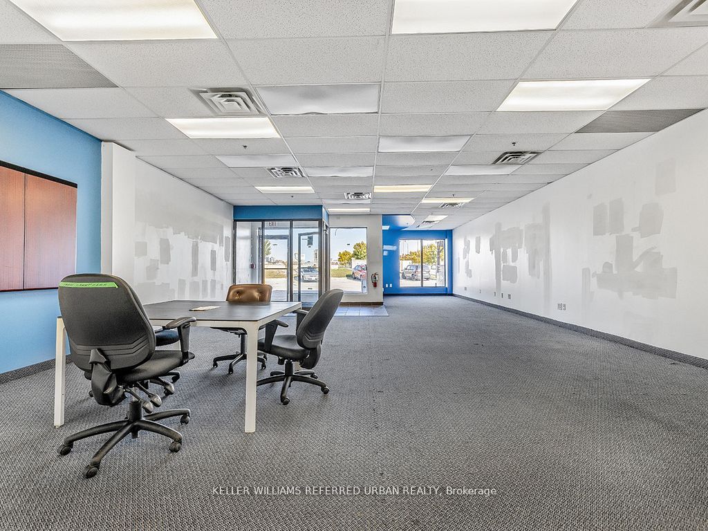 #5 - 2201 Finch Avenue Property Photo 12
