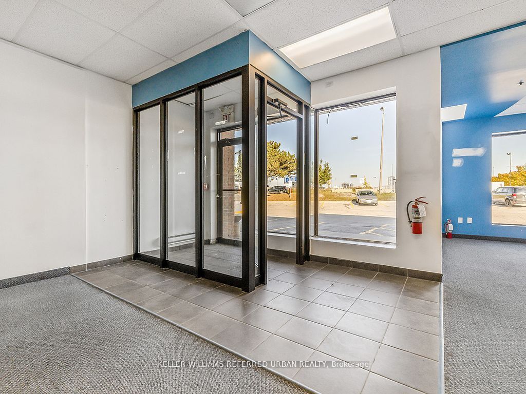 #5 - 2201 Finch Avenue Property Photo 13