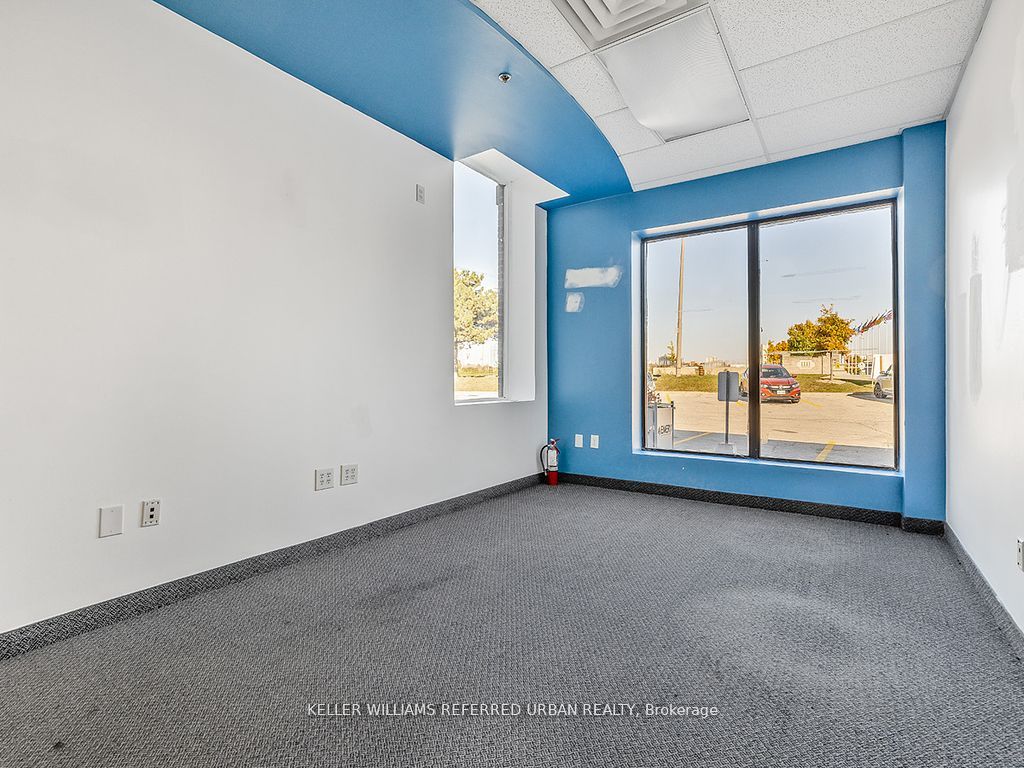 #5 - 2201 Finch Avenue Property Photo 15