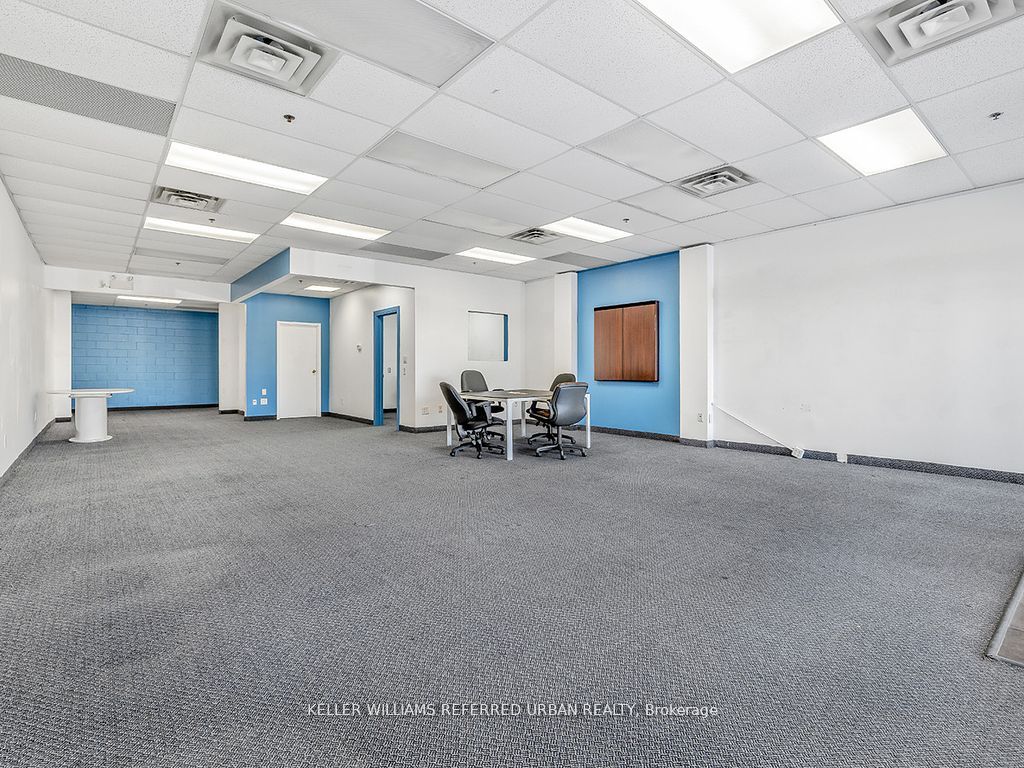 #5 - 2201 Finch Avenue Property Photo 16