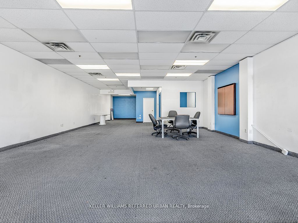 #5 - 2201 Finch Avenue Property Photo 18