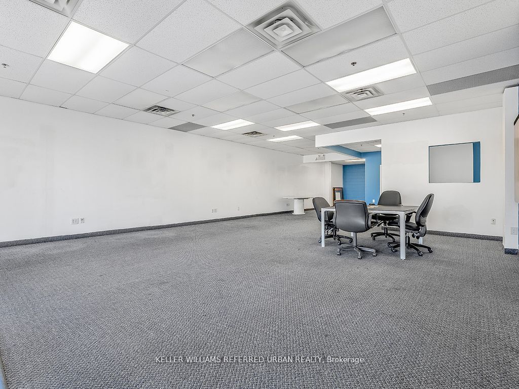 #5 - 2201 Finch Avenue Property Photo 19