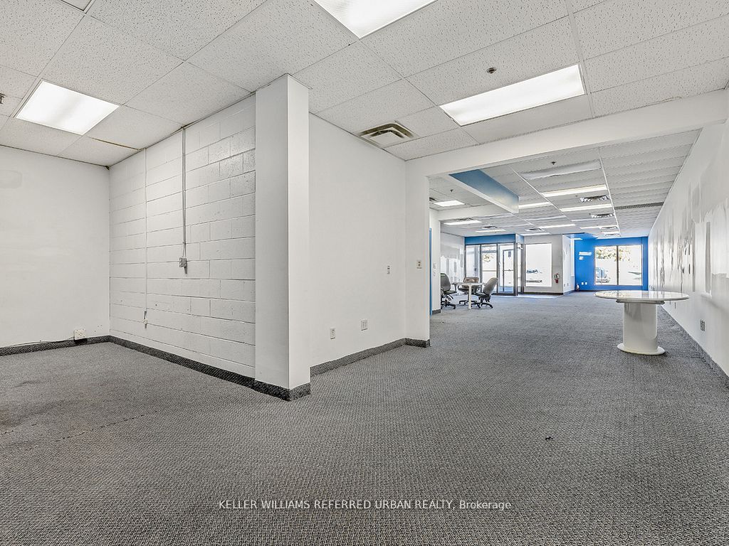 #5 - 2201 Finch Avenue Property Photo 23