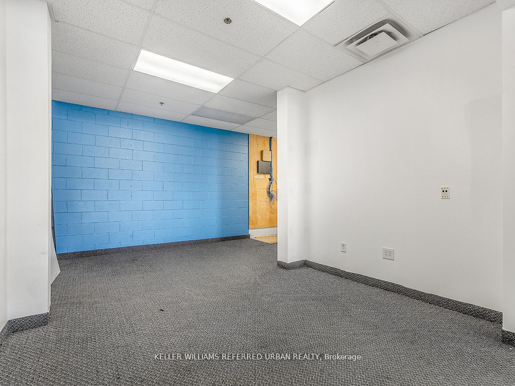 #5 - 2201 Finch Avenue Property Photo 25