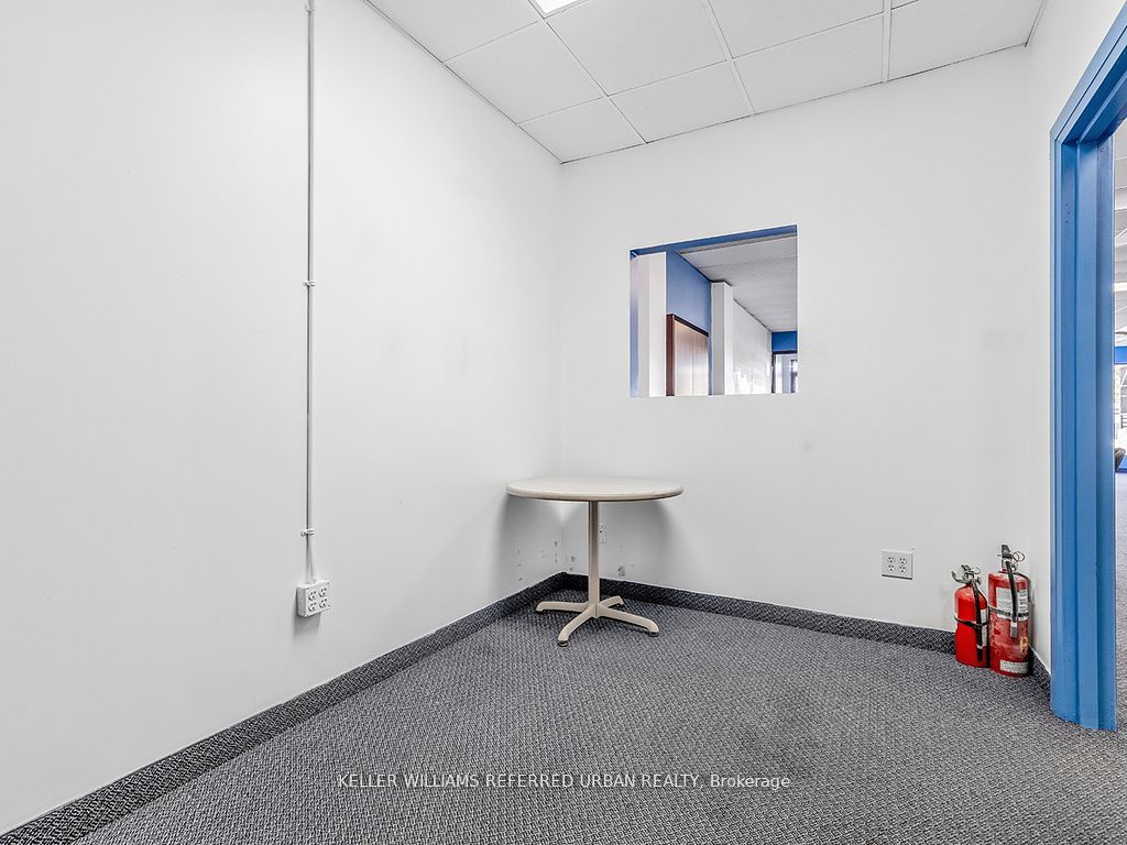 #5 - 2201 Finch Avenue Property Photo 27