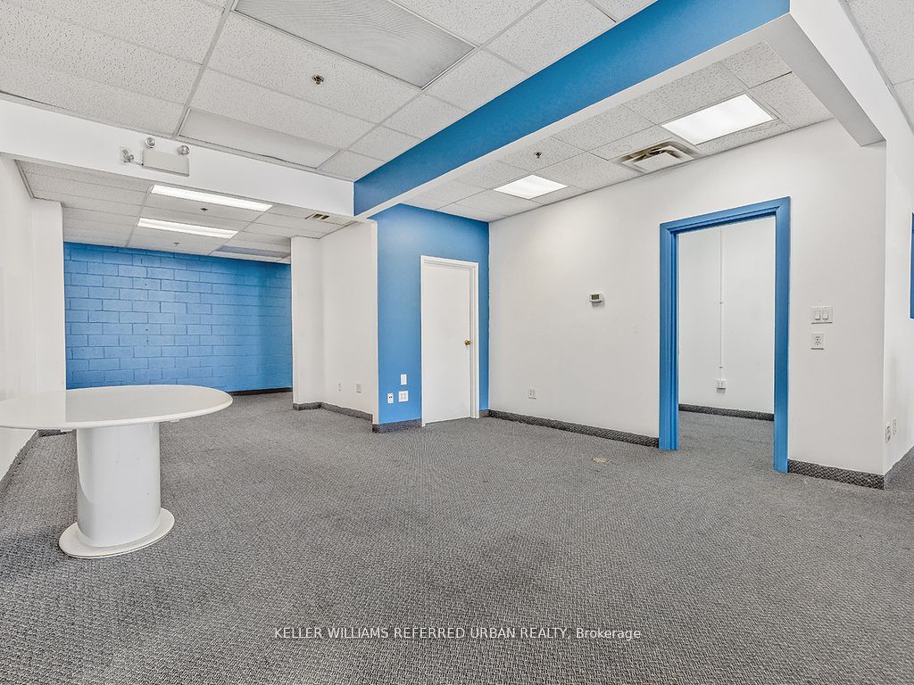 #5 - 2201 Finch Avenue Property Photo 30