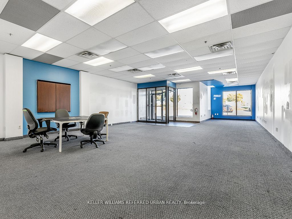 #5 - 2201 Finch Avenue Property Photo 32