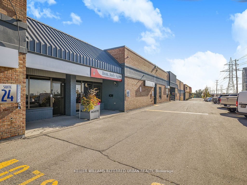#24 - 2201 Finch Avenue Property Photo 5